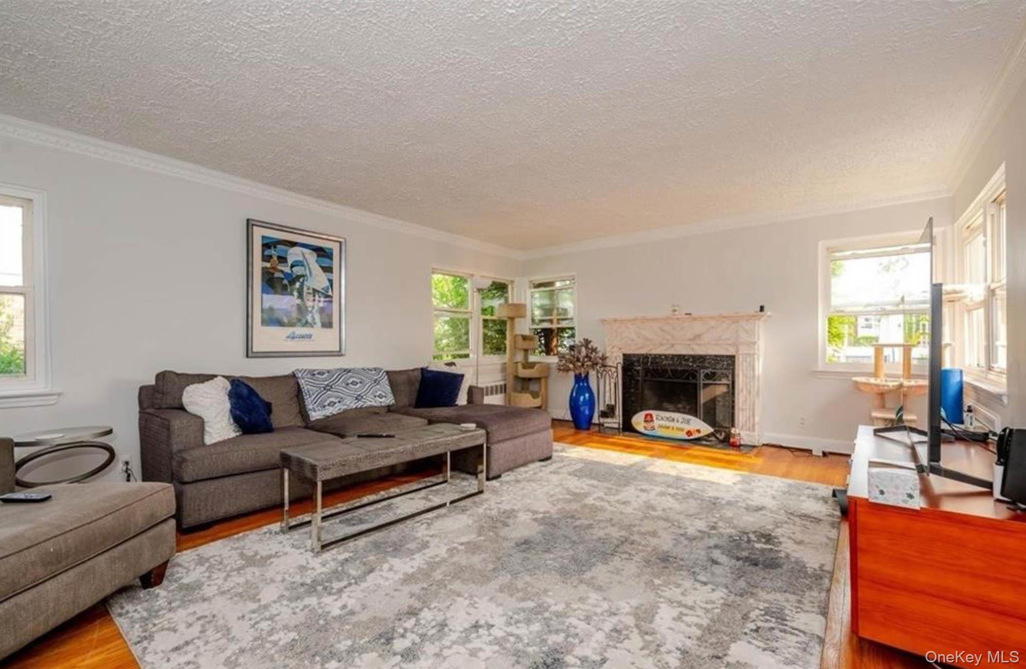 #6 photo, 365 E Walnut Street, ナッソー郡 Long Beach , NY 11561