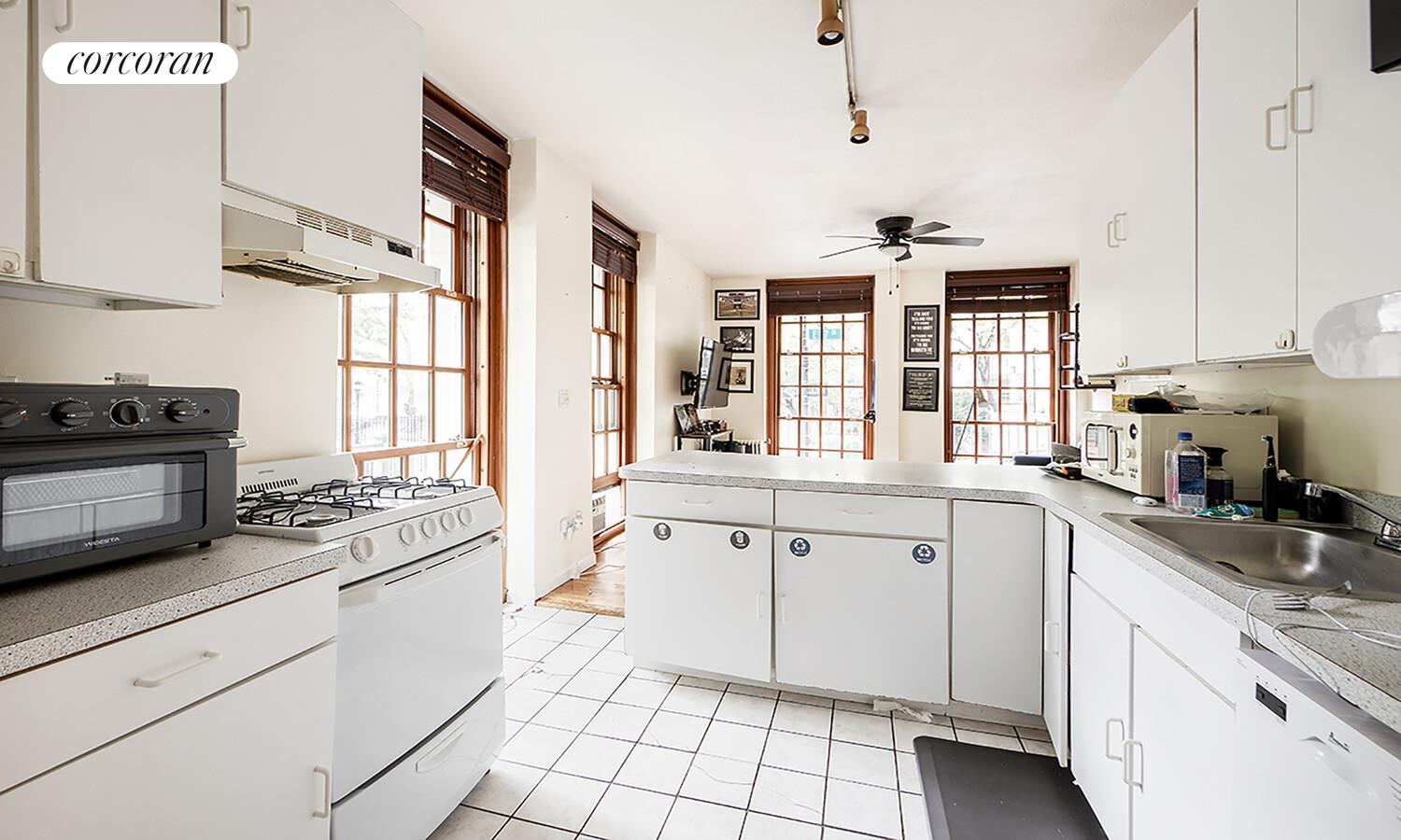 #2 photo, 517 E 77TH Street, マンハッタン Lenox Hill , NY 10021