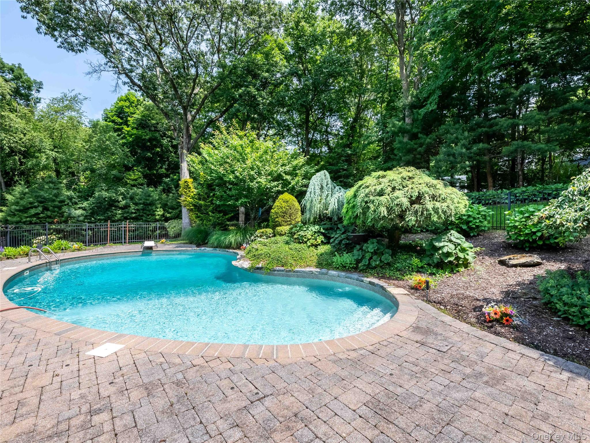 #12 photo, 6 Arbutus Road, サフォーク郡 Greenlawn , NY 11740