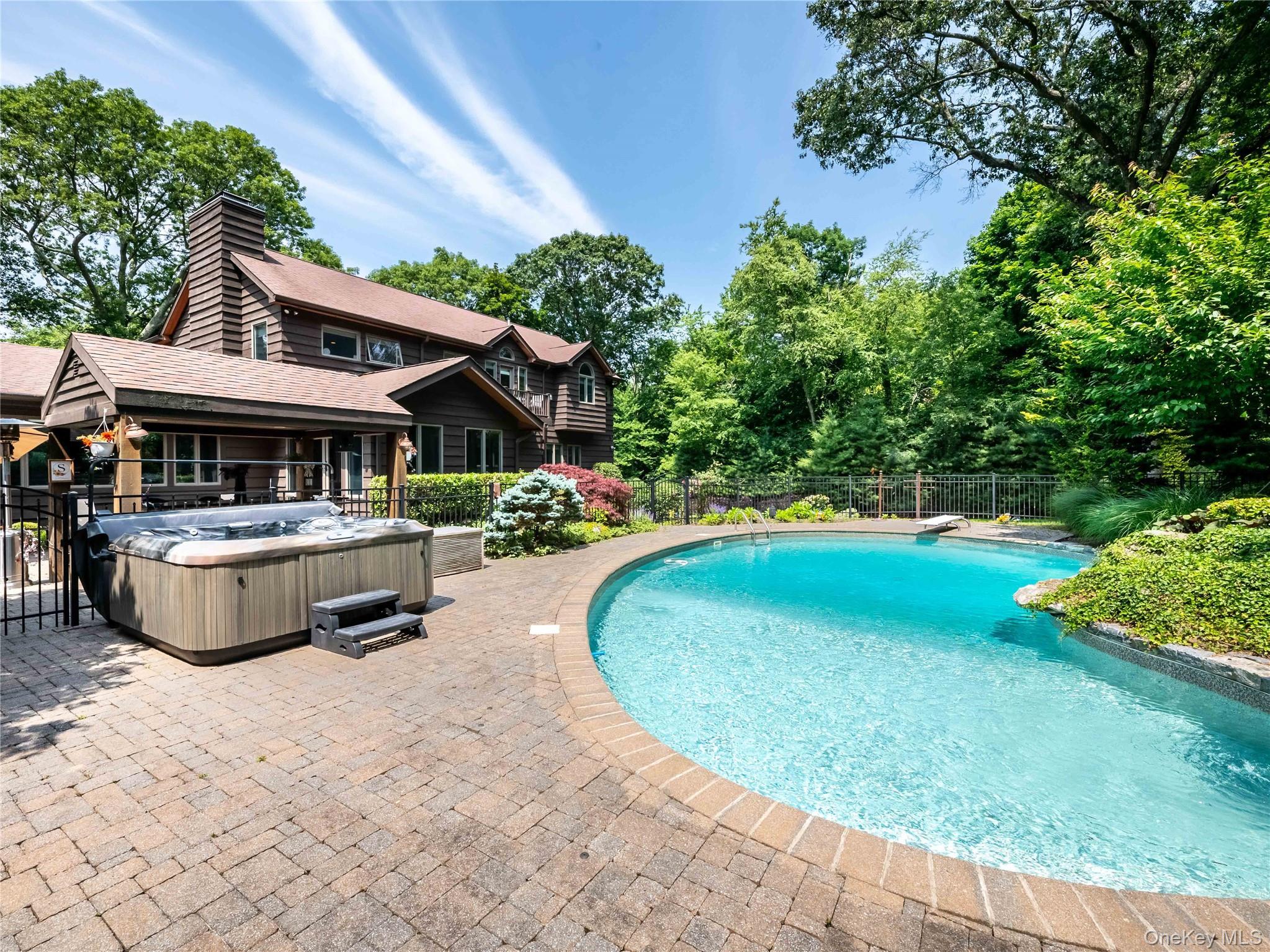 #13 photo, 6 Arbutus Road, サフォーク郡 Greenlawn , NY 11740