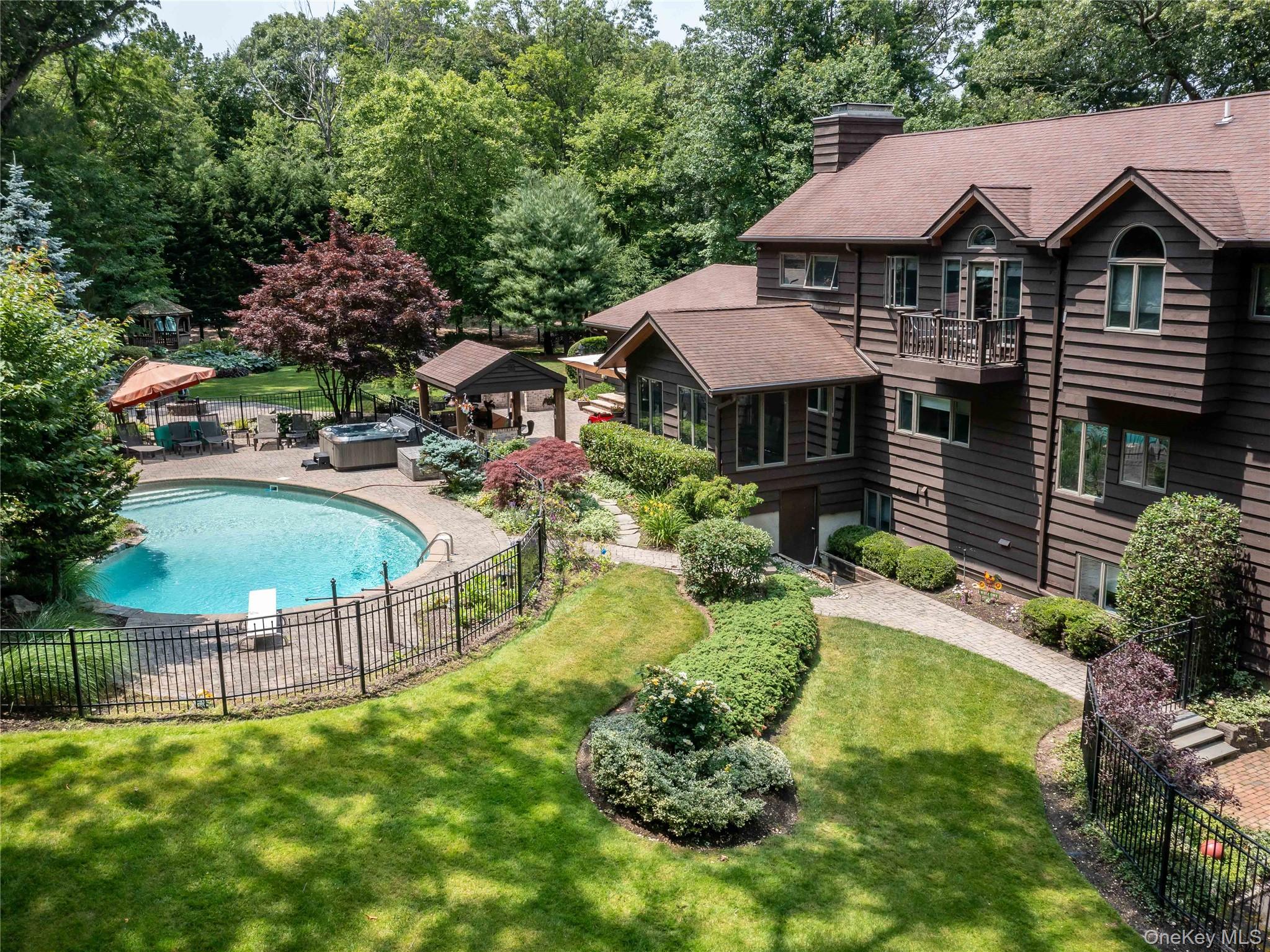 #4 photo, 6 Arbutus Road, サフォーク郡 Greenlawn , NY 11740