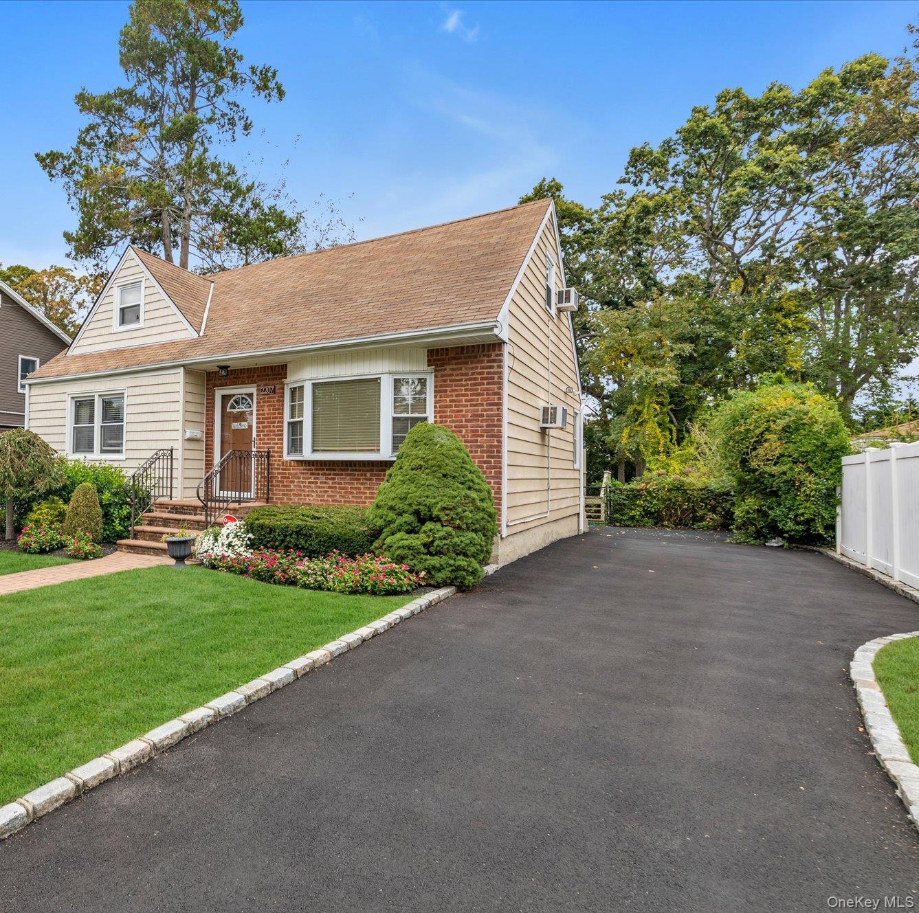 #2 photo, 2207 Van Nostrand Avenue, ナッソー郡 Merrick , NY 11566