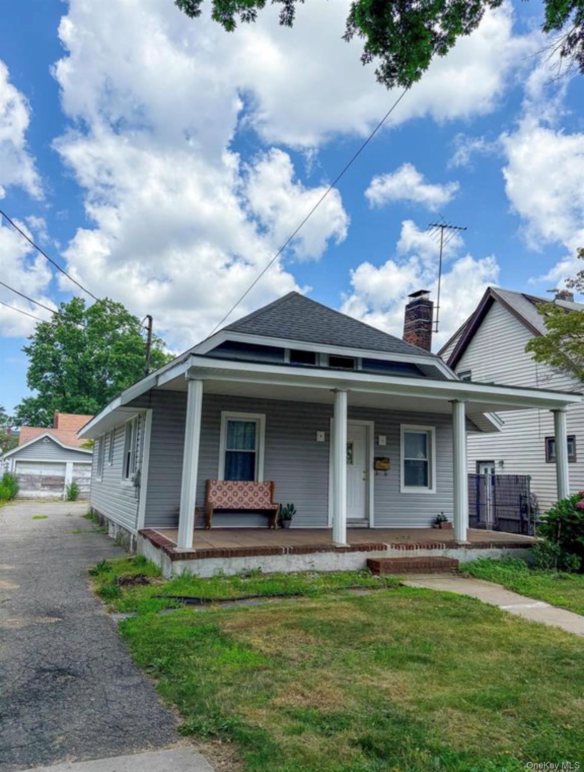 #1 photo, 76 Henry Street, ナッソー郡 Roosevelt , NY 11575