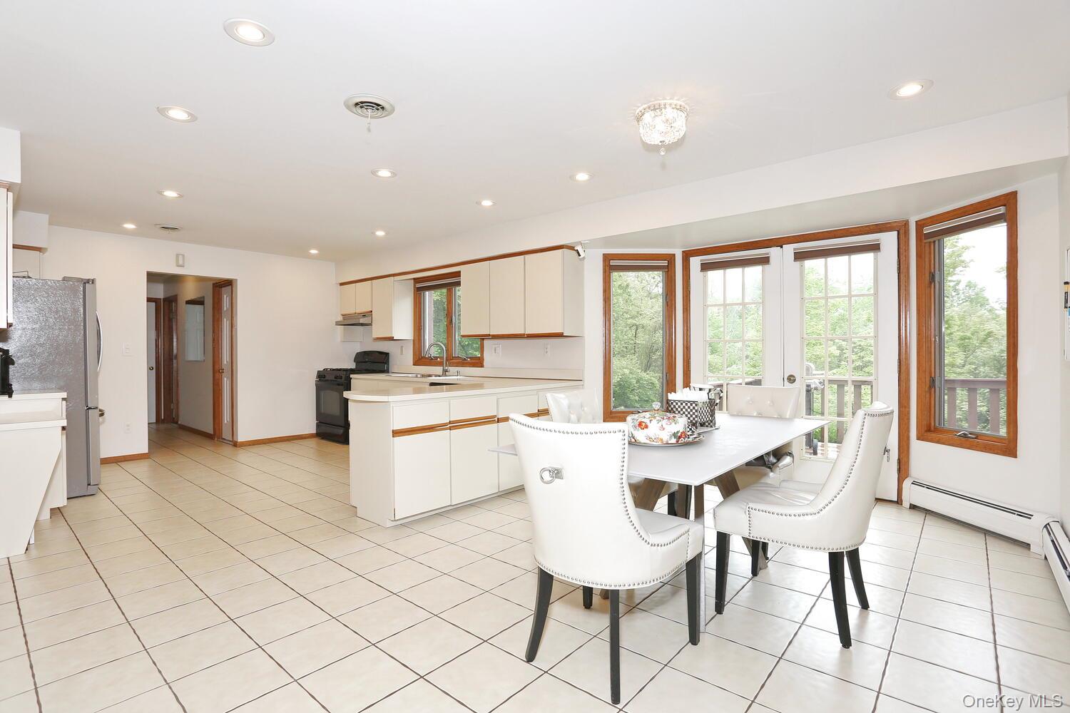 #10 photo, 3 Larissa Court, Airmont , NY 10952