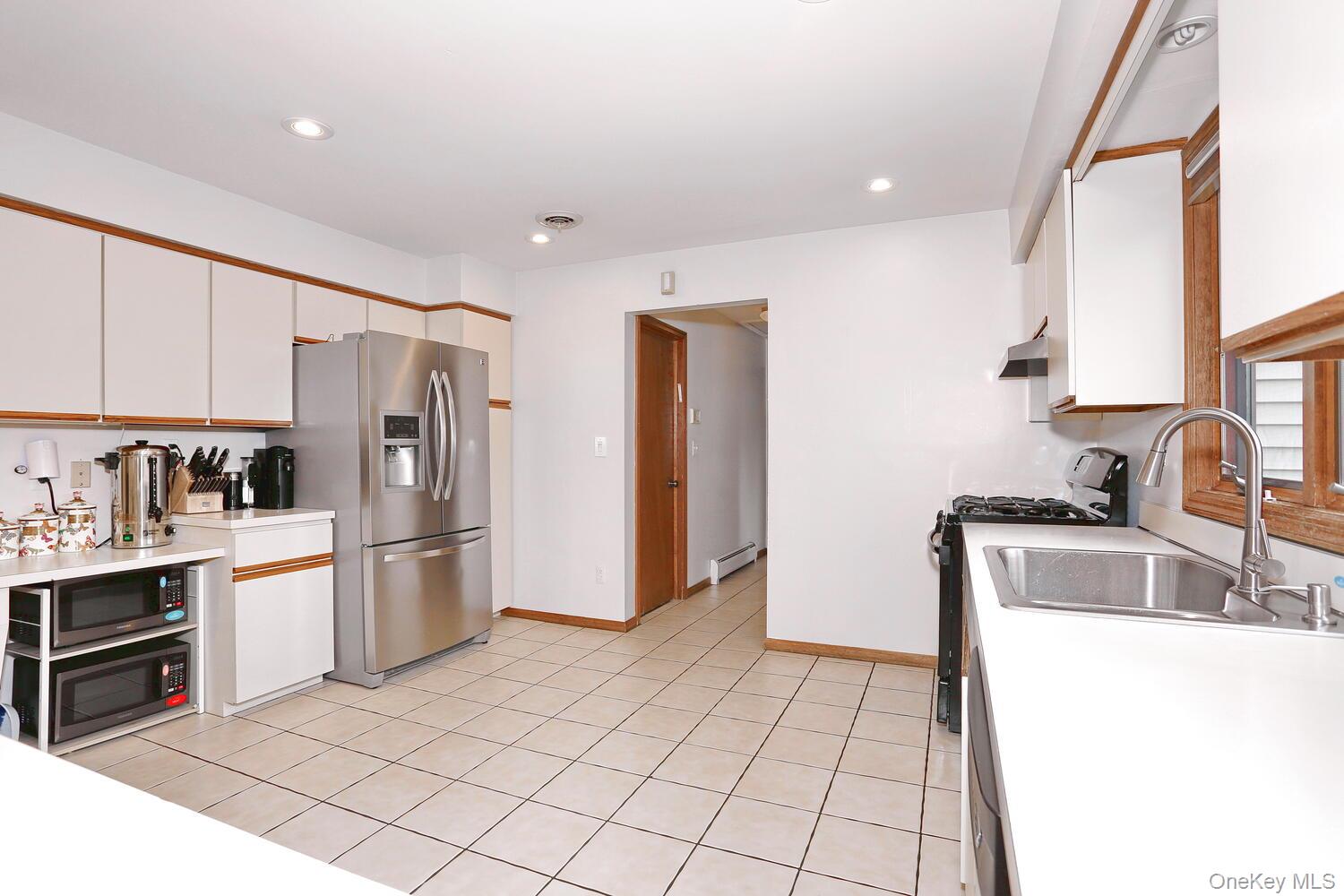 #11 photo, 3 Larissa Court, Airmont , NY 10952