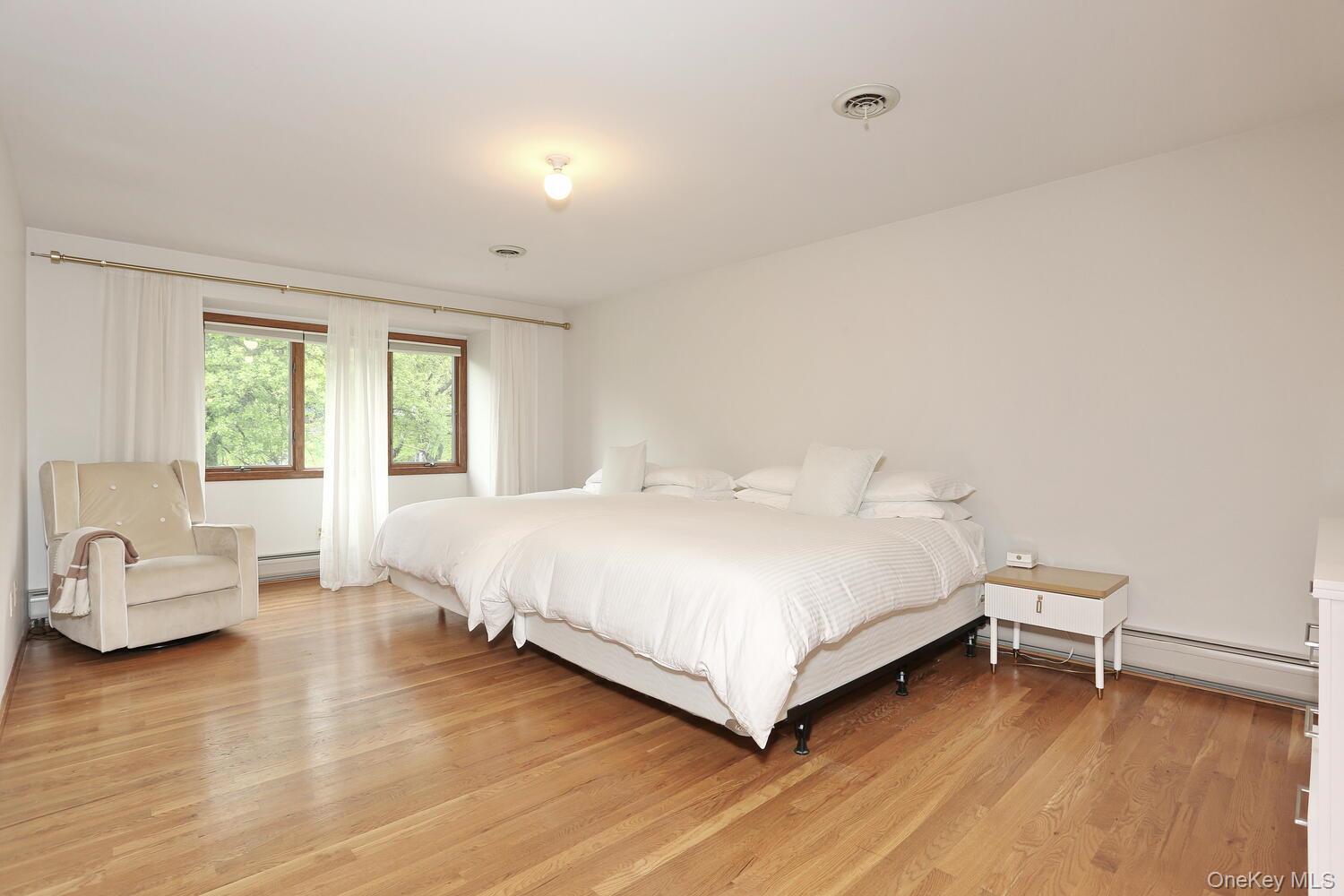 #19 photo, 3 Larissa Court, Airmont , NY 10952