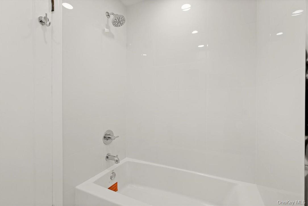 #17 photo, 54 Oakwood Boulevard, Poughkeepsie , NY 12603