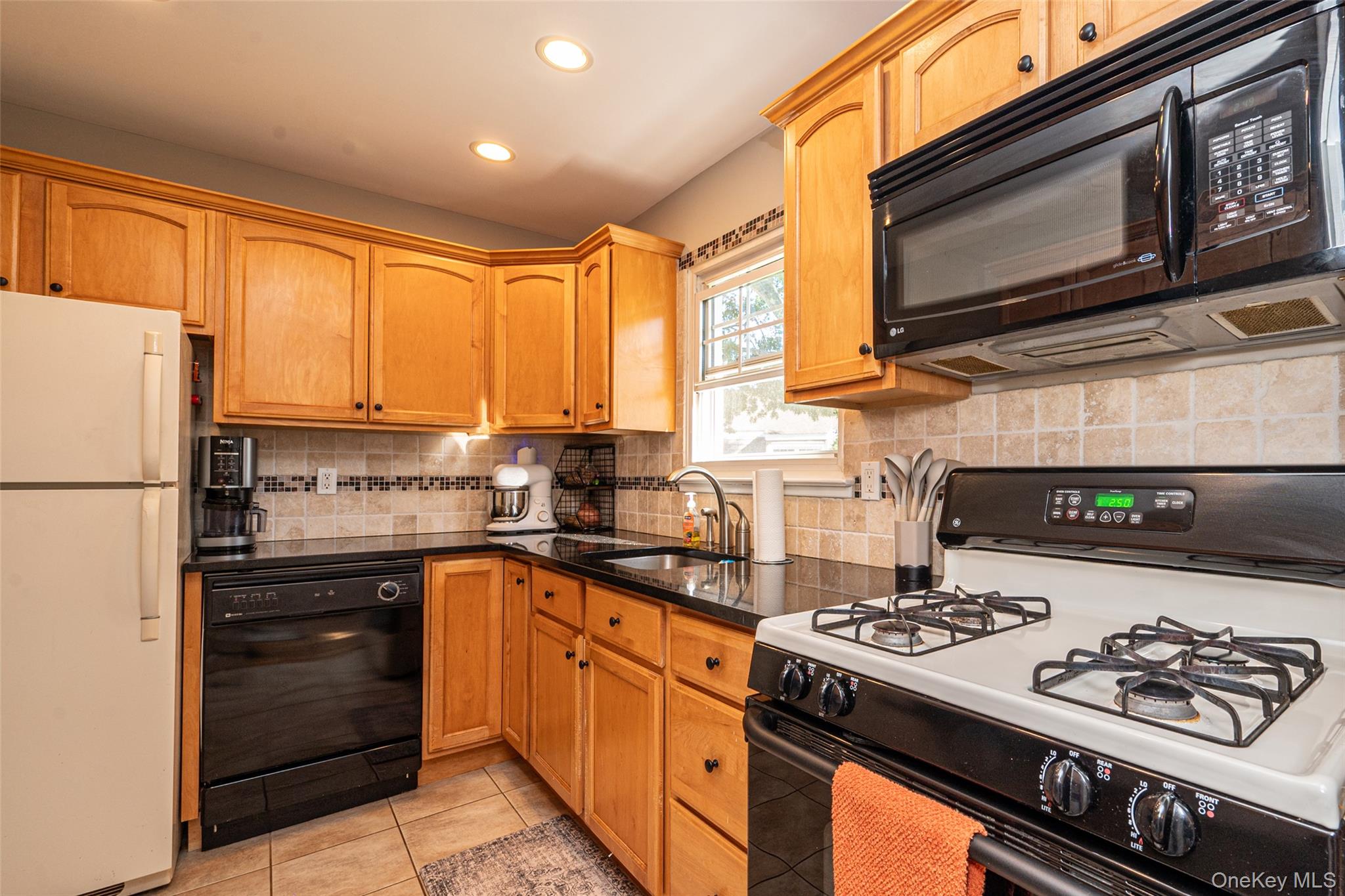 #15 photo, 2319 Wilshire Lane, サフォーク郡 Oakdale , NY 11769