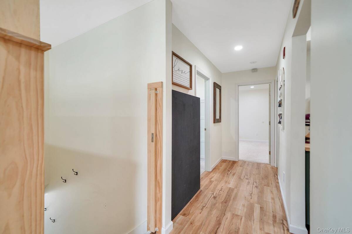 #13 photo, 181 Fairview Circle, サフォーク郡 Middle Island , NY 11953