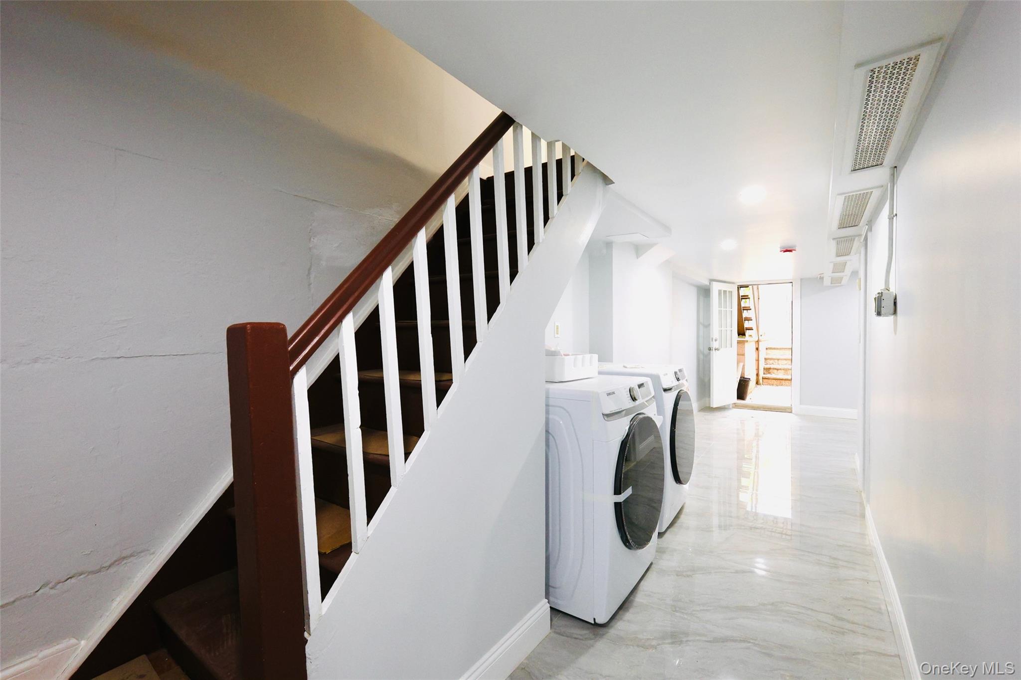 #11 photo, 166-65 17th Road, クイーンズ区 Whitestone , NY 11357