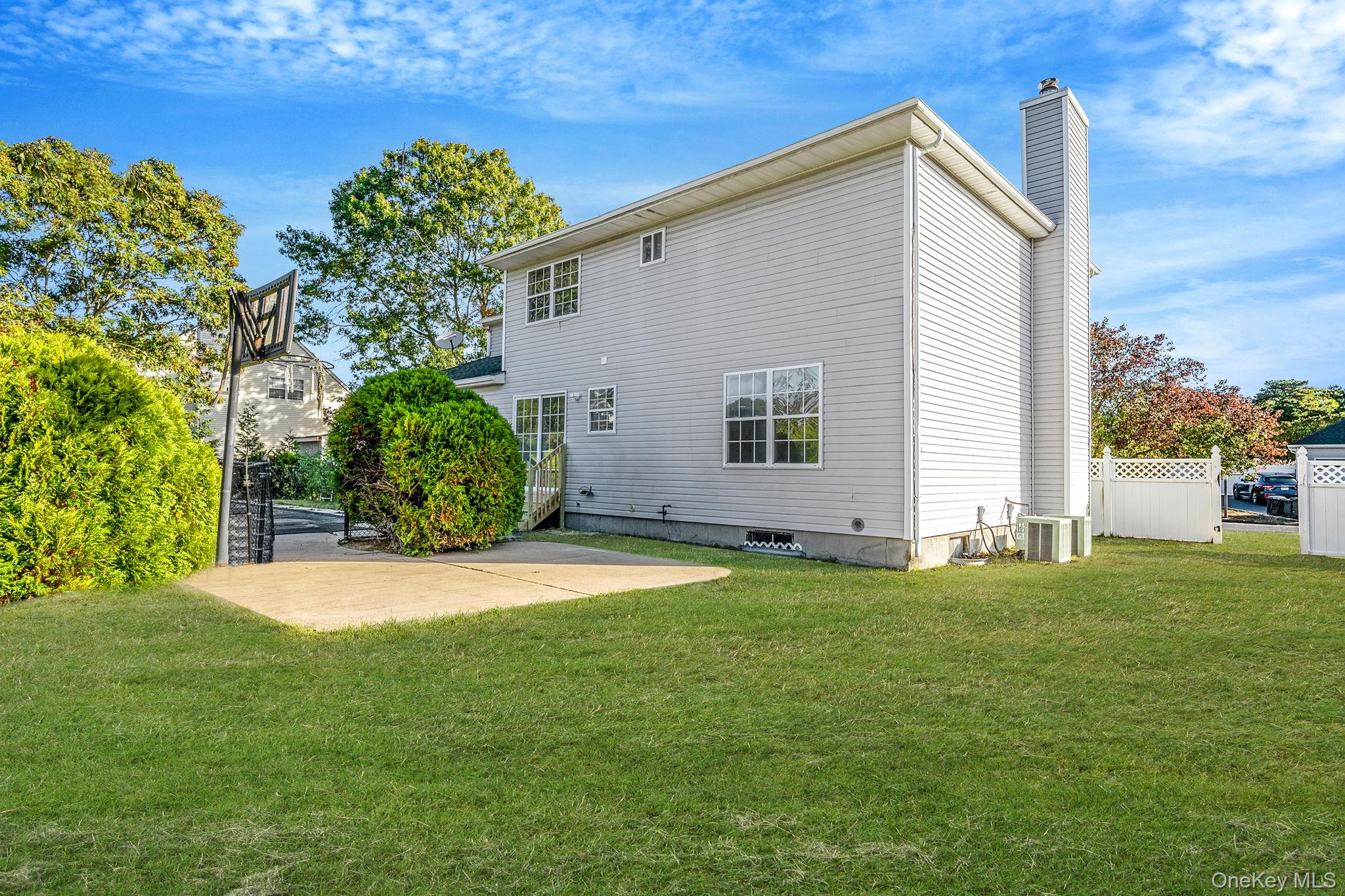 #12 photo, 31 Adamson Street, サフォーク郡 Selden , NY 11784