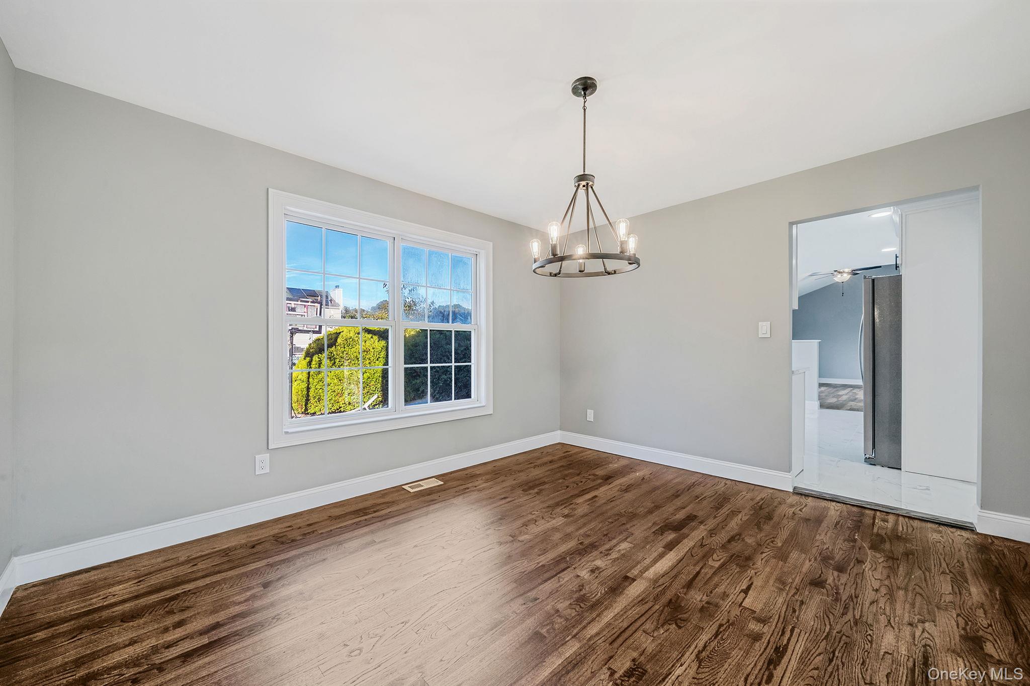 #15 photo, 31 Adamson Street, サフォーク郡 Selden , NY 11784