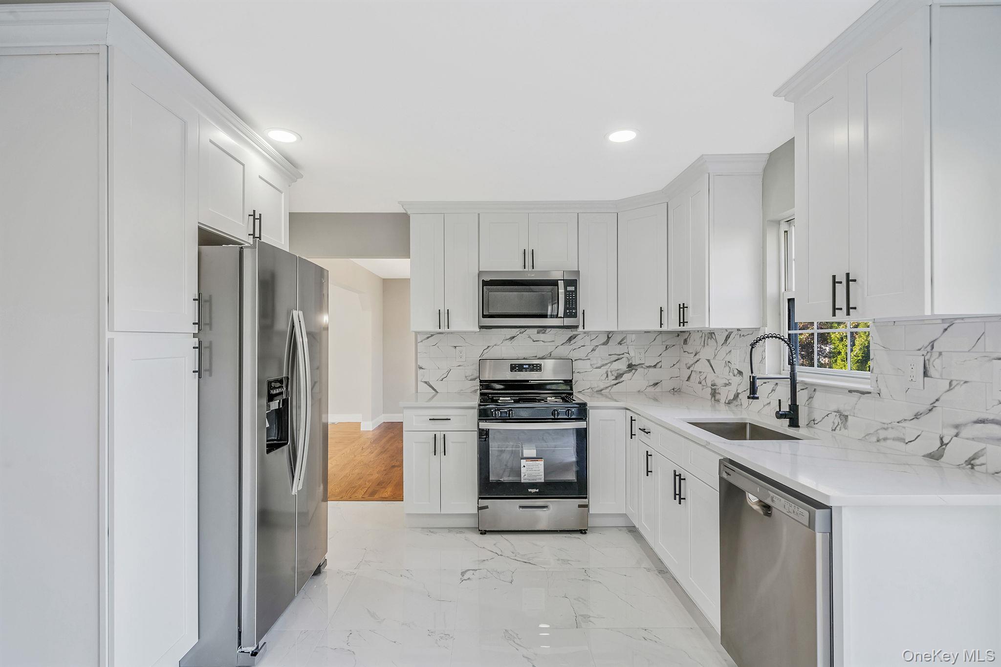 #18 photo, 31 Adamson Street, サフォーク郡 Selden , NY 11784