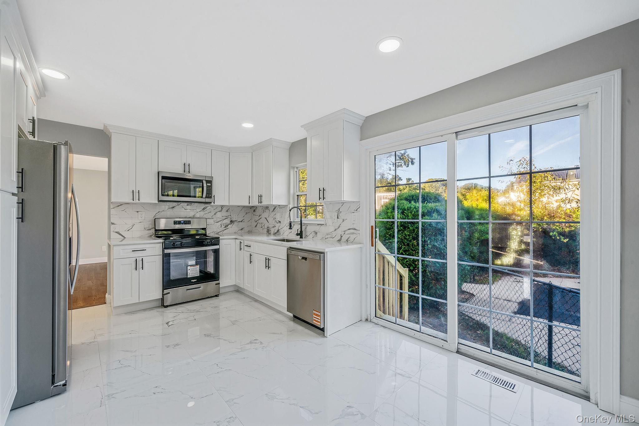 #19 photo, 31 Adamson Street, サフォーク郡 Selden , NY 11784