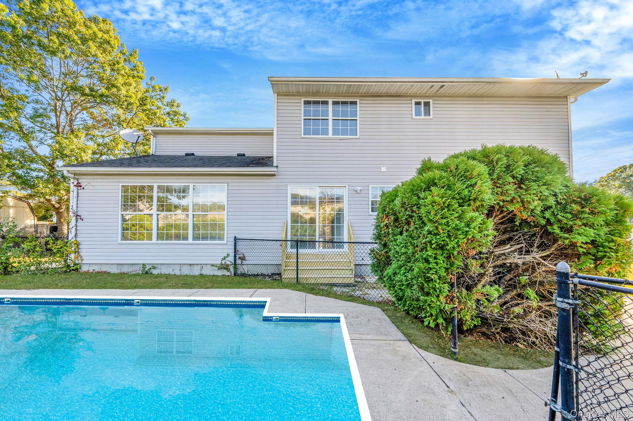 #4 photo, 31 Adamson Street, サフォーク郡 Selden , NY 11784