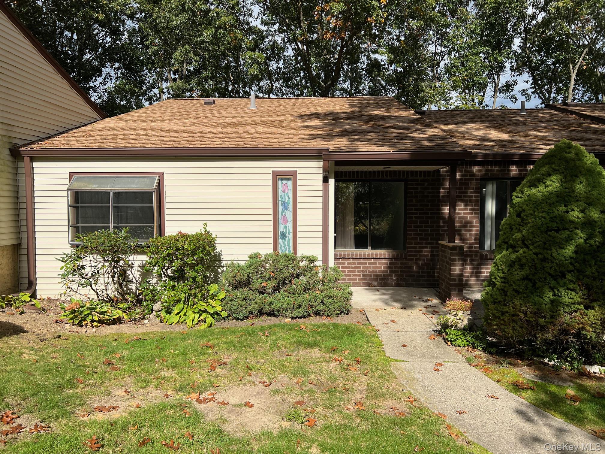 #1 photo, 92 Birchwood Road, サフォーク郡 Coram , NY 11727