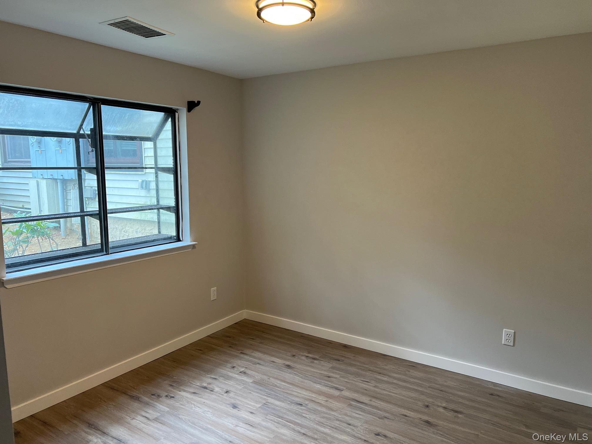 #3 photo, 92 Birchwood Road, サフォーク郡 Coram , NY 11727