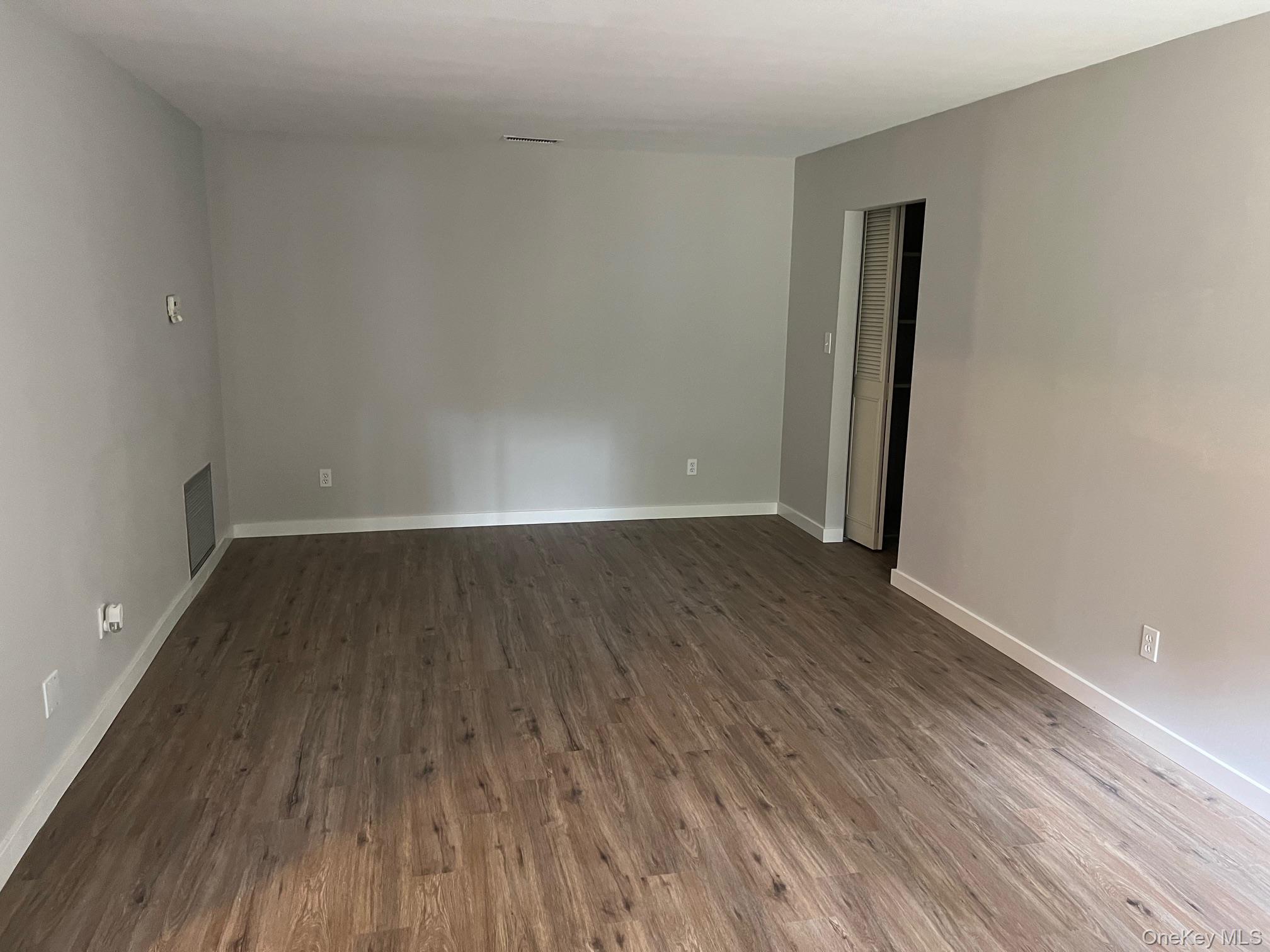 #4 photo, 92 Birchwood Road, サフォーク郡 Coram , NY 11727