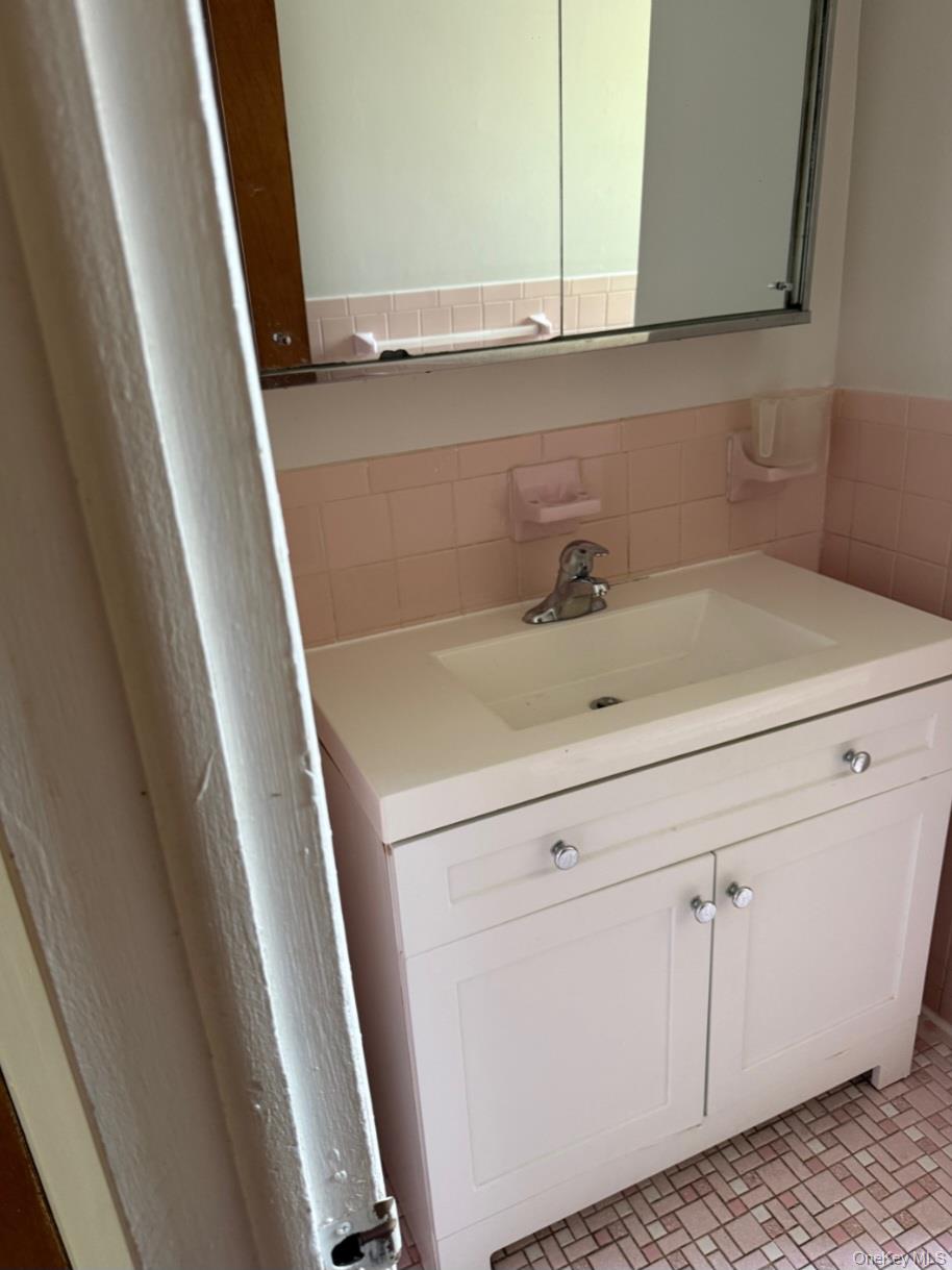 #4 photo, 80 Slocum Avenue, Yonkers , NY 10708