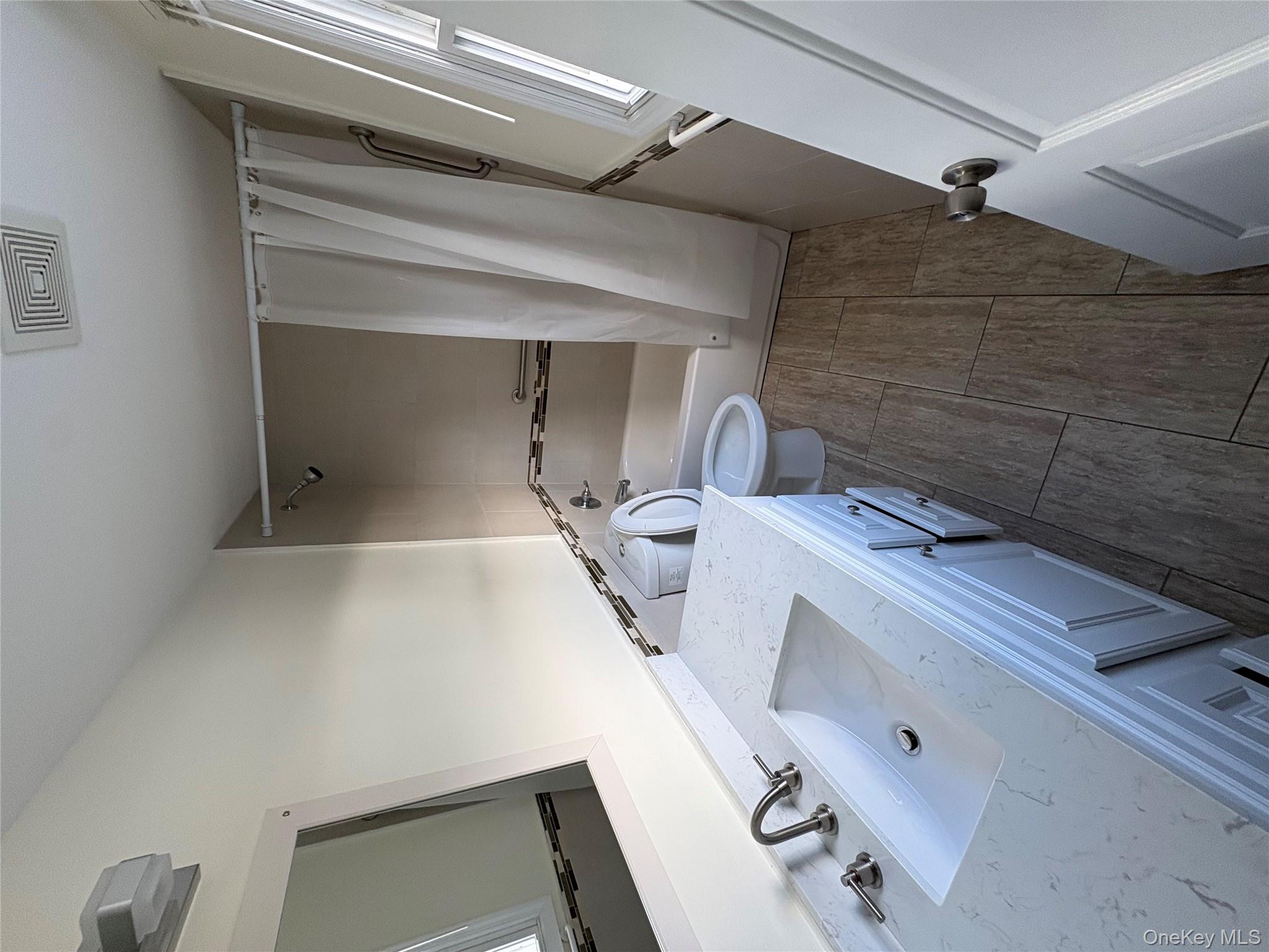 #17 photo, 14 Whitney Lane, サフォーク郡 Coram , NY 11727