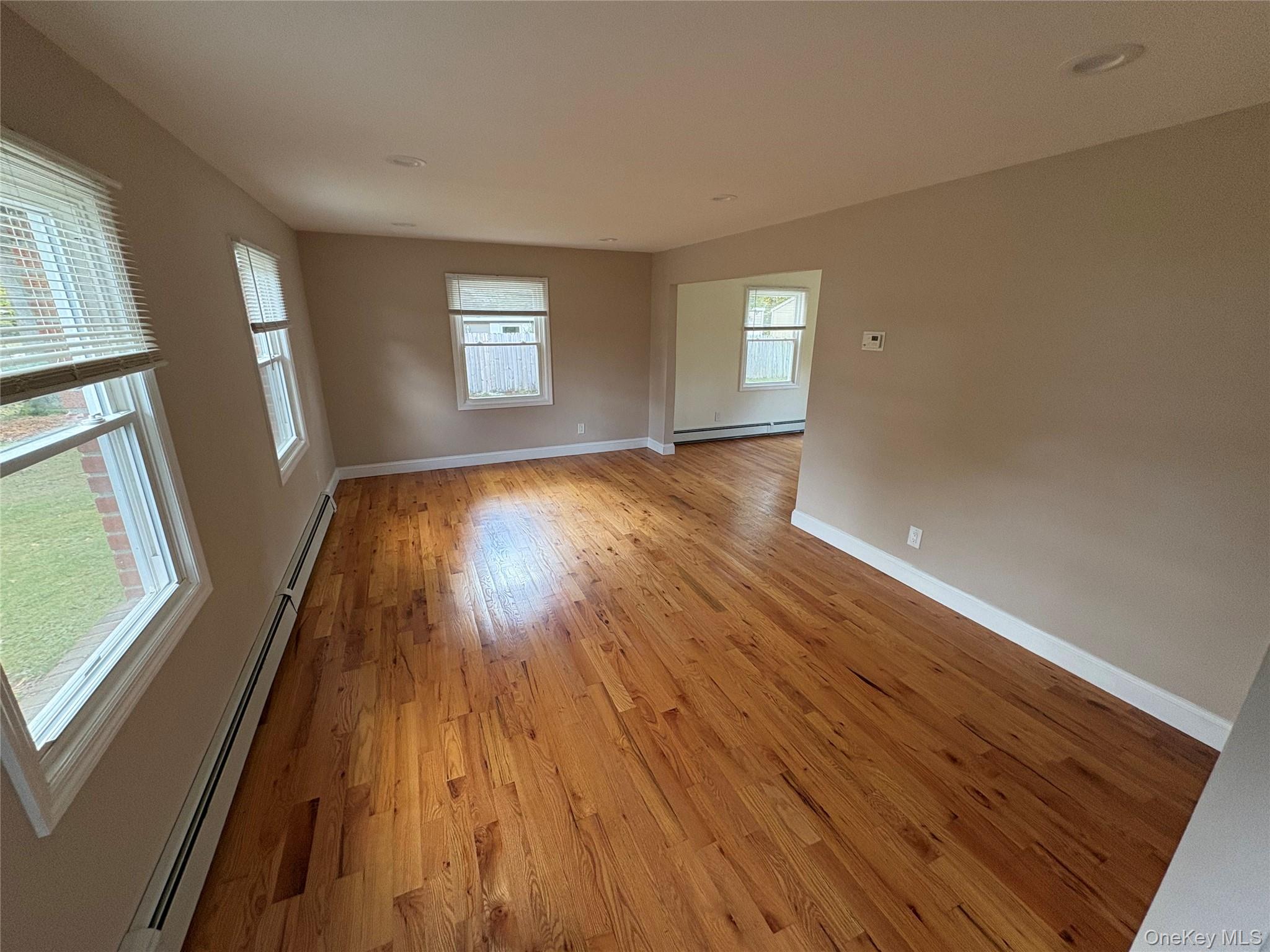 #3 photo, 14 Whitney Lane, サフォーク郡 Coram , NY 11727