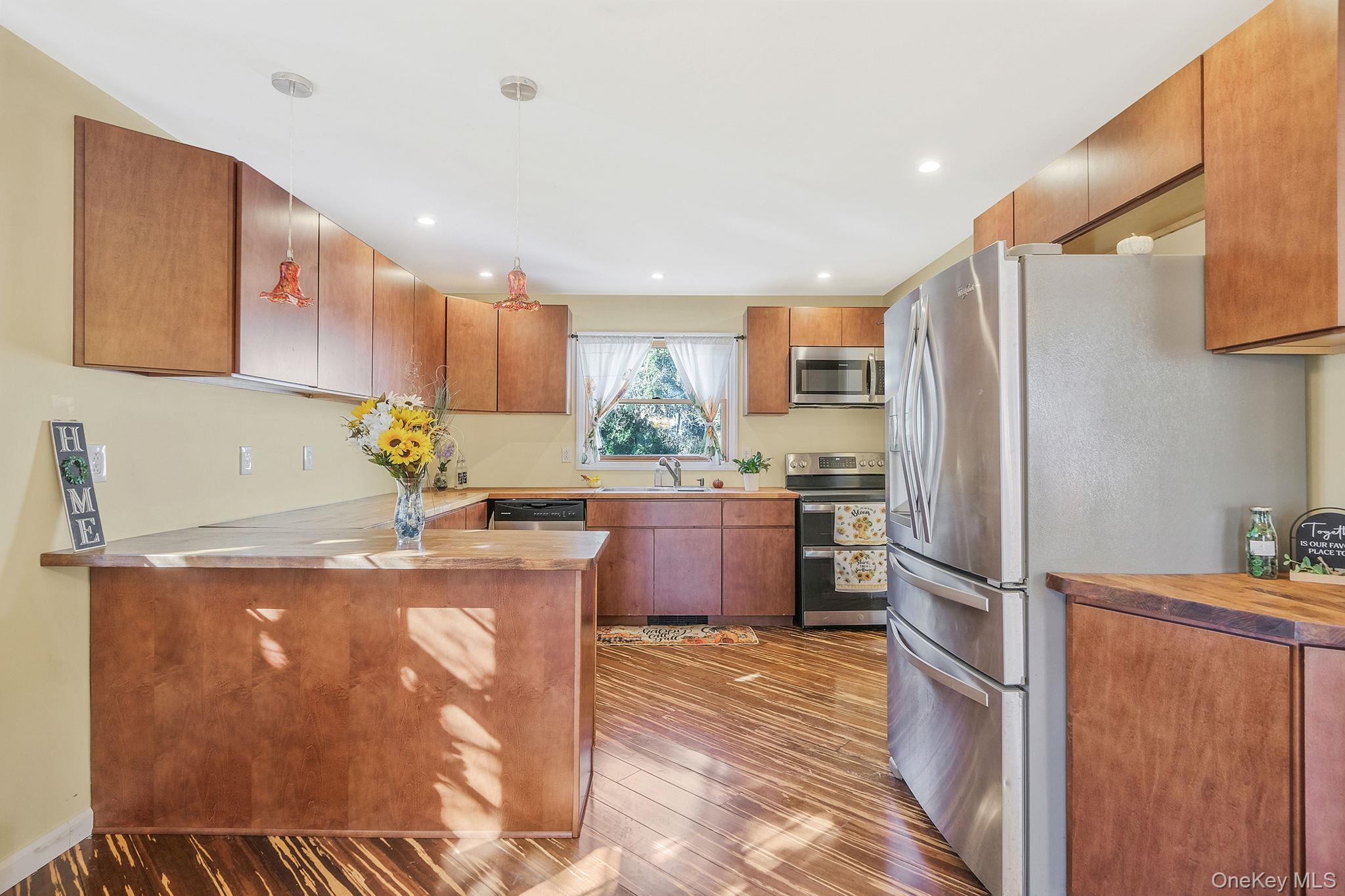 #13 photo, 404 Vanderbilt Boulevard, サフォーク郡 Oakdale , NY 11769