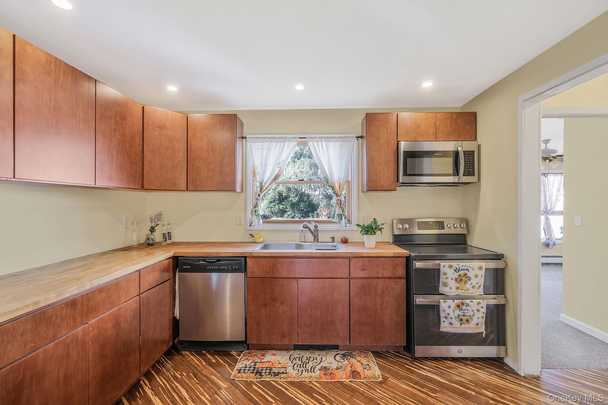 #15 photo, 404 Vanderbilt Boulevard, サフォーク郡 Oakdale , NY 11769