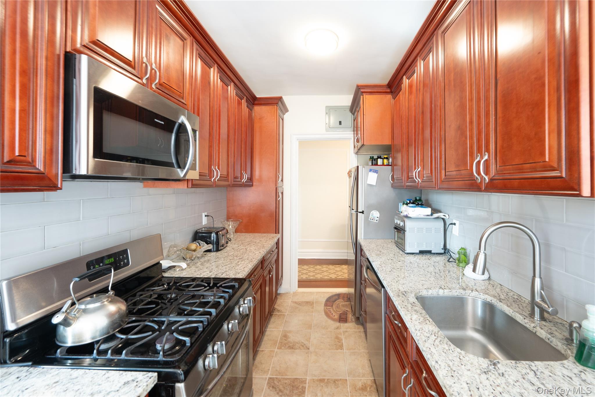 #13 photo, 1468 Midland Avenue, ブロンクス区 Bronxville , NY 10708