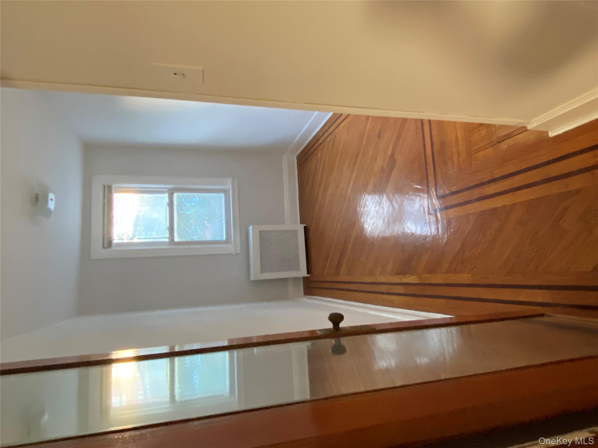 #3 photo, 2206 Himrod Street, クイーンズ区 Ridgewood , NY 11385