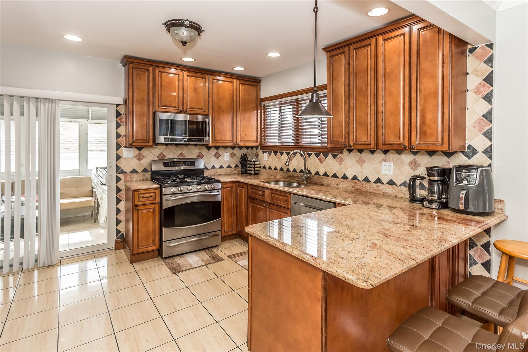 #12 photo, 98-02 161st Avenue, クイーンズ区 Howard Beach , NY 11414