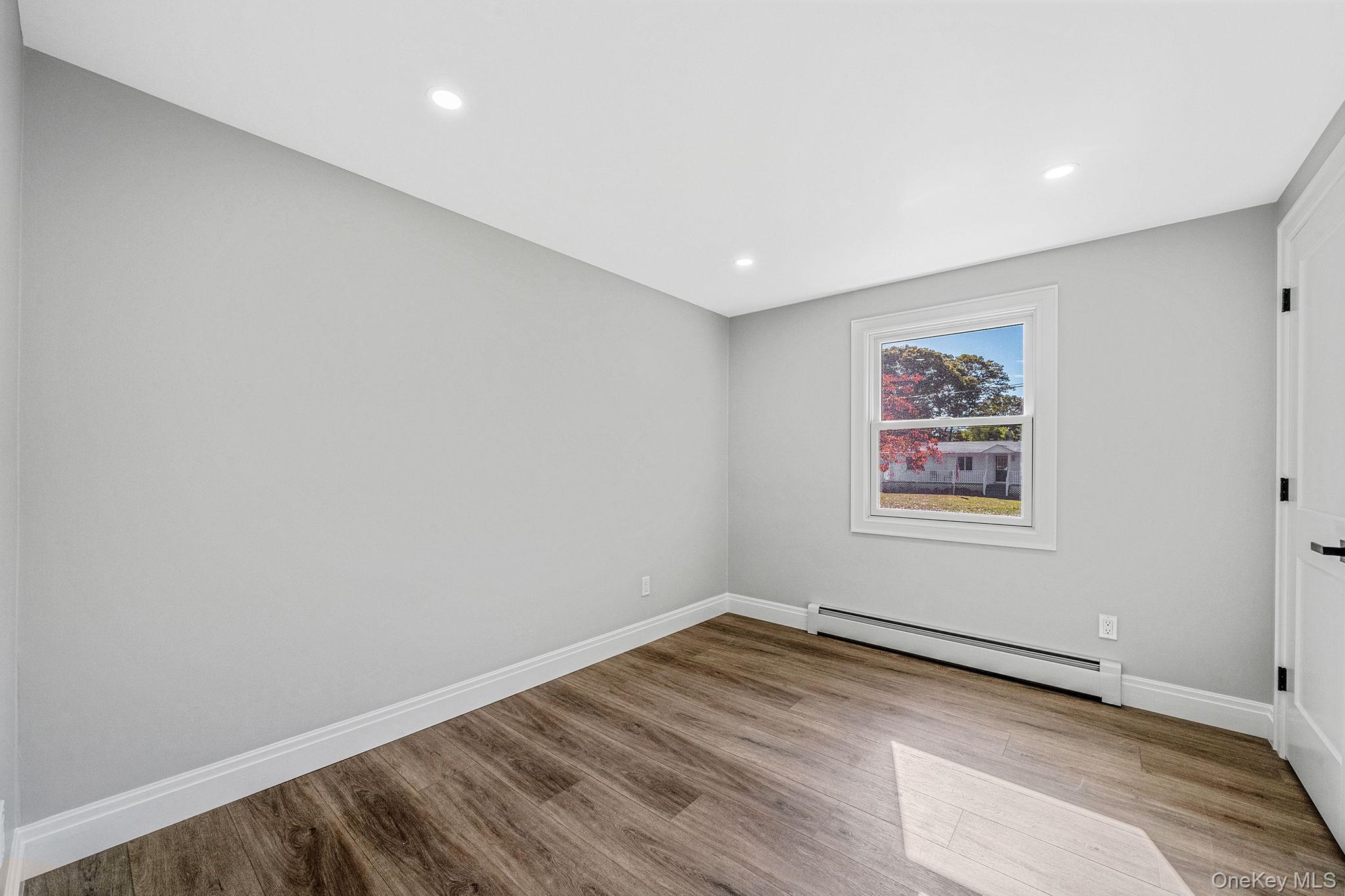 #19 photo, 45 Arrowhead Drive, サフォーク郡 Shirley , NY 11967