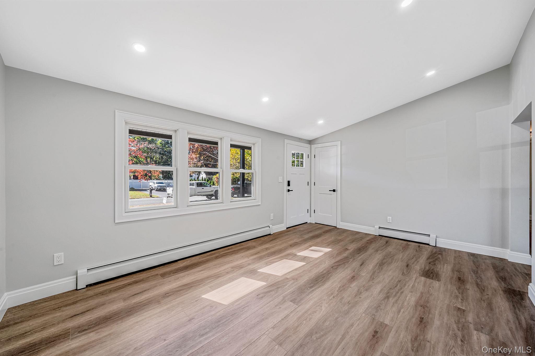 #8 photo, 45 Arrowhead Drive, サフォーク郡 Shirley , NY 11967