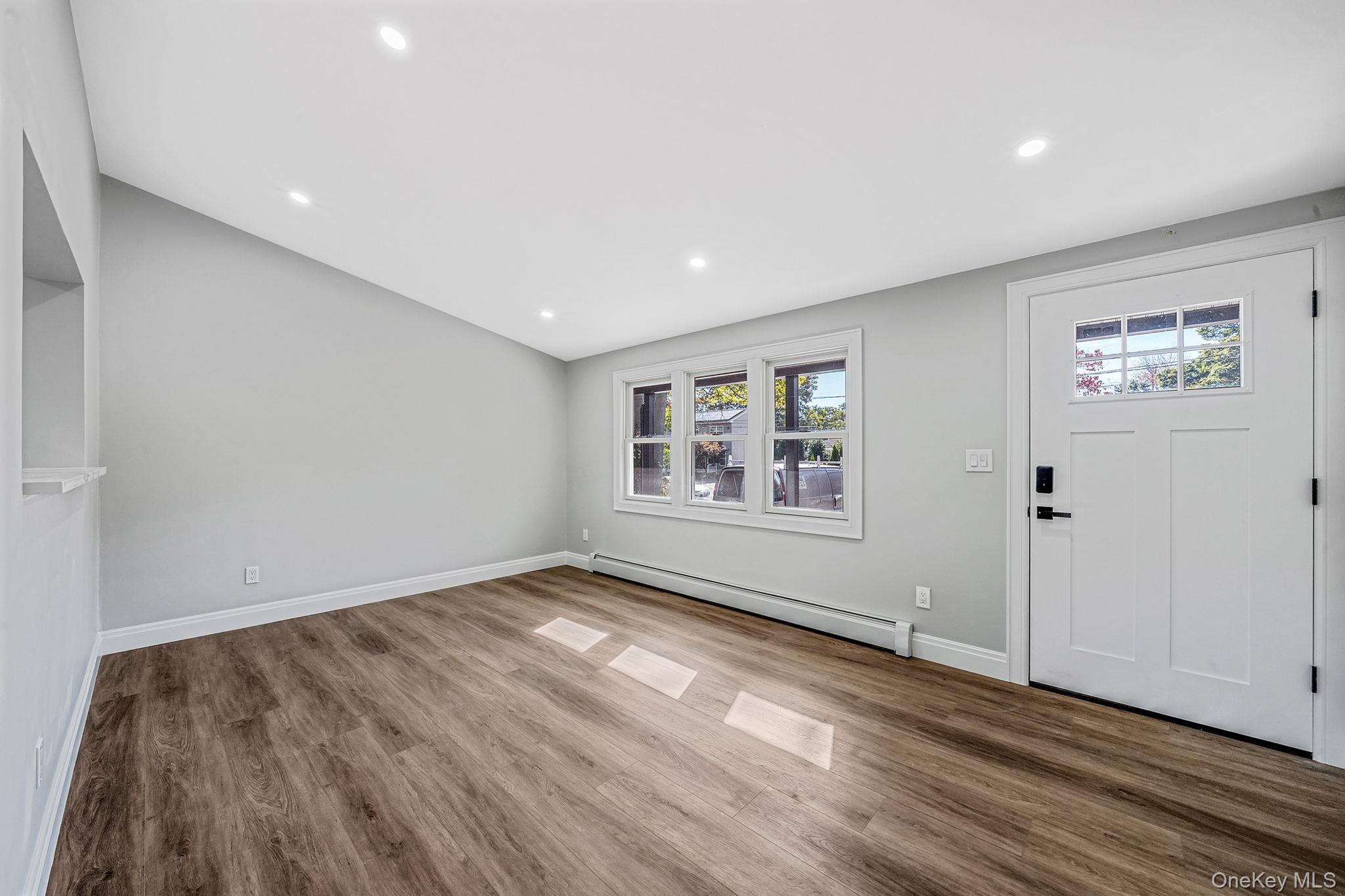 #9 photo, 45 Arrowhead Drive, サフォーク郡 Shirley , NY 11967