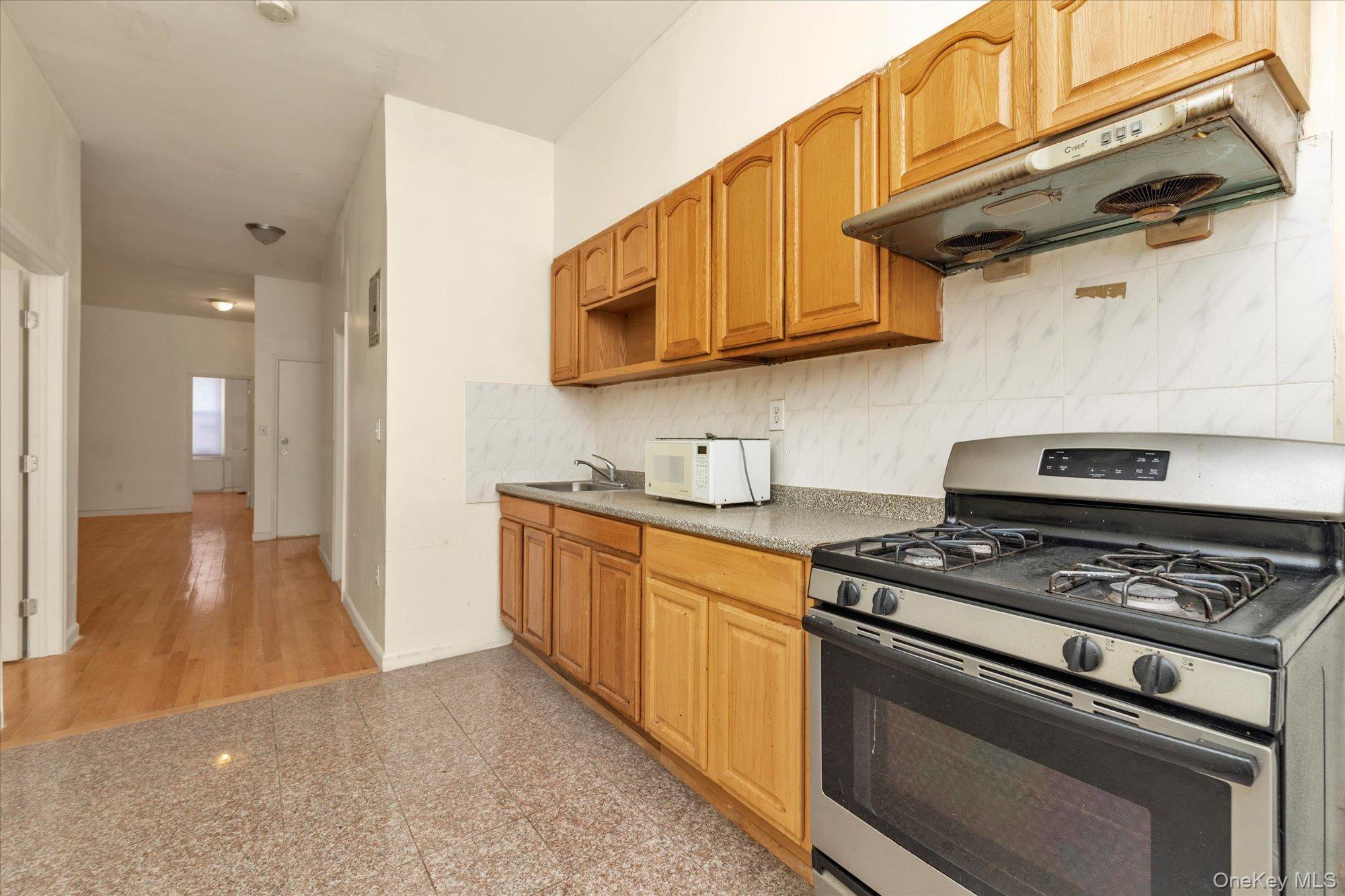 #2 photo, 8615 75th Street, クイーンズ区 Woodhaven , NY 11421