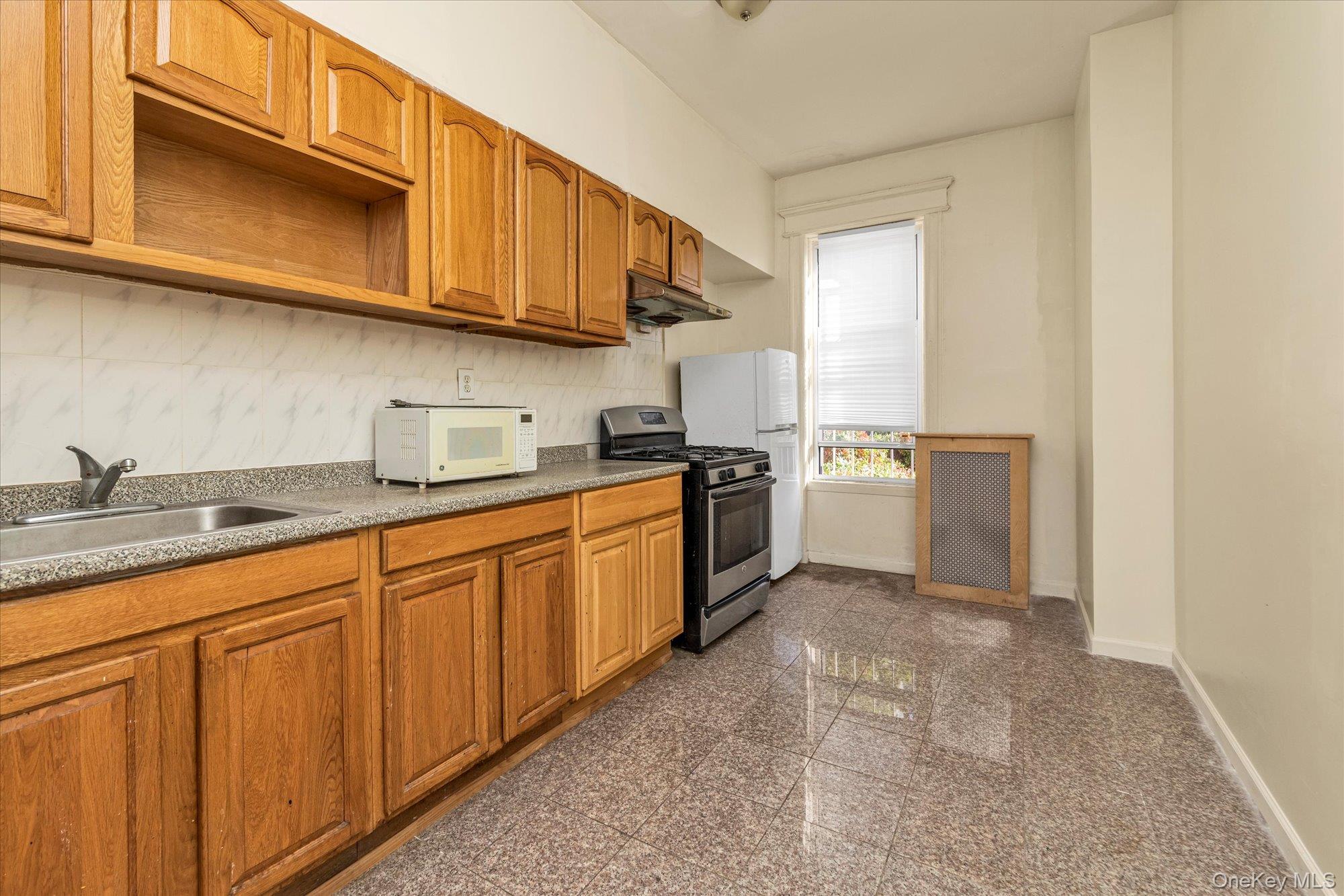 #6 photo, 8615 75th Street, クイーンズ区 Woodhaven , NY 11421