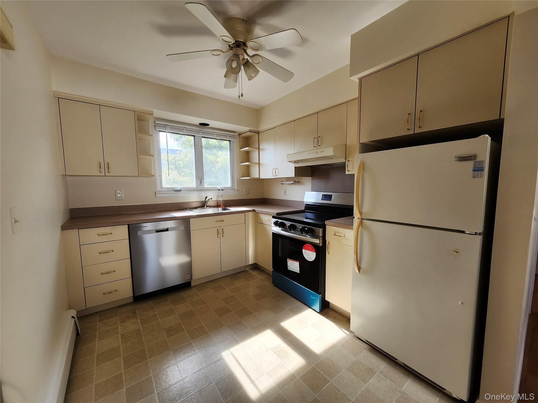 #20 photo, 33 Graywood Road, ナッソー郡 Port Washington , NY 11050