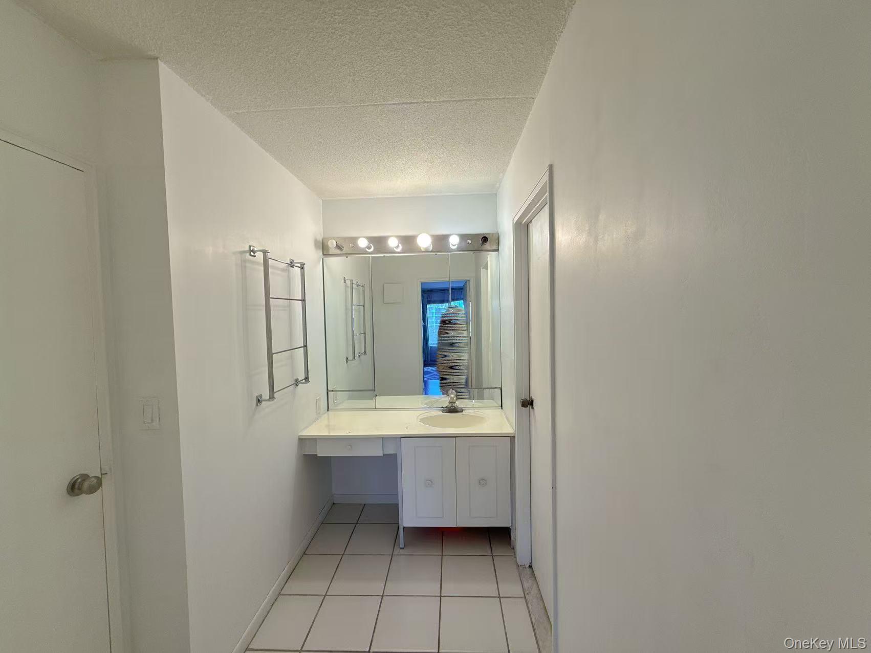 #10 photo, 100 High Point Drive, Hartsdale , NY 10530