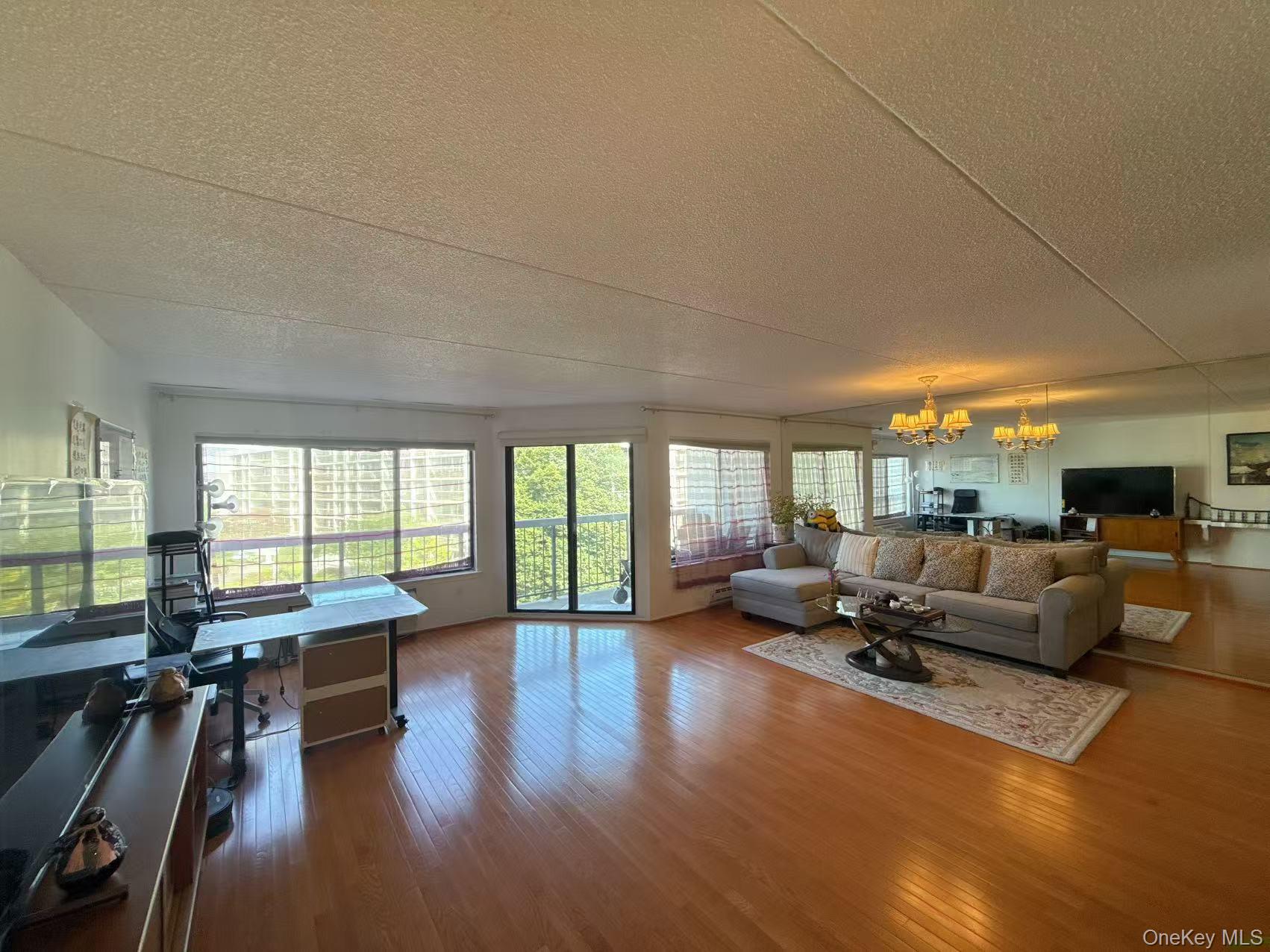 #12 photo, 100 High Point Drive, Hartsdale , NY 10530