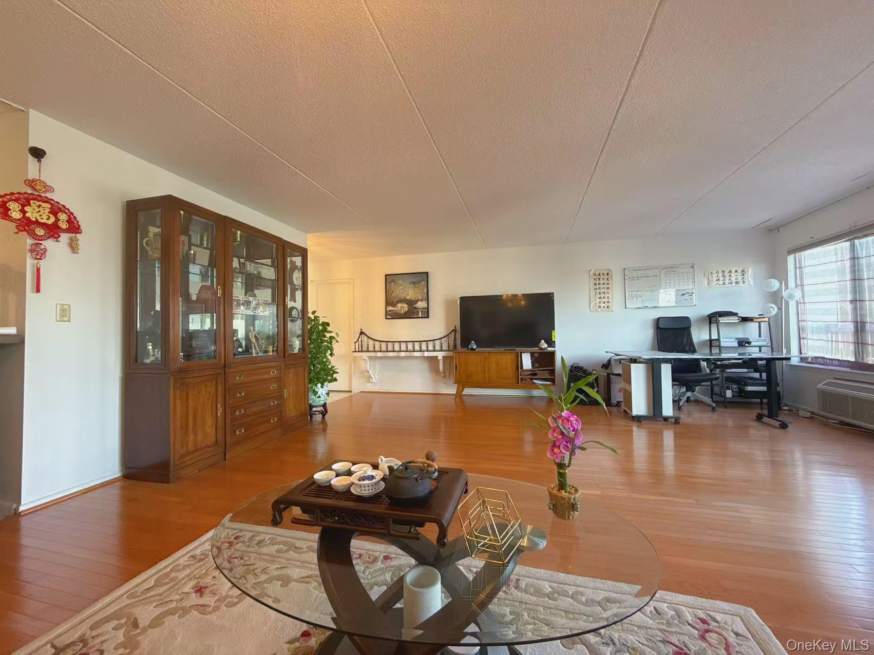 #4 photo, 100 High Point Drive, Hartsdale , NY 10530