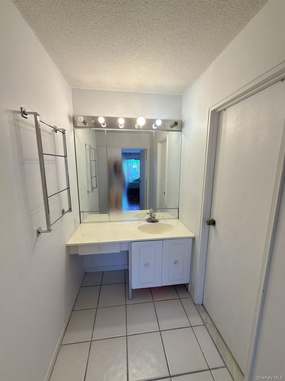 #6 photo, 100 High Point Drive, Hartsdale , NY 10530