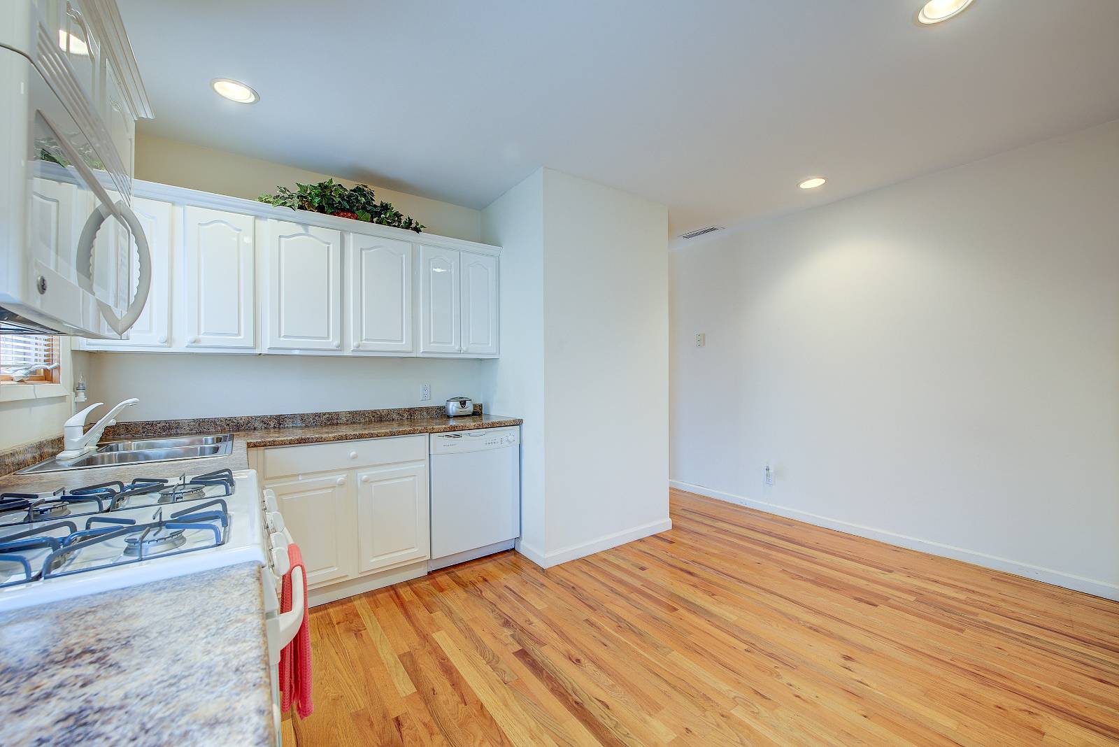 #9 photo, 160-32 11th Avenue, クイーンズ区 Whitestone , NY 11357