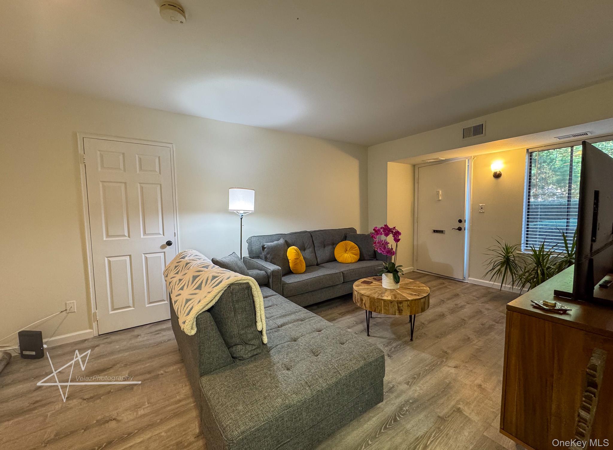 #4 photo, 37 El Camino Court, サフォーク郡 Coram , NY 11727