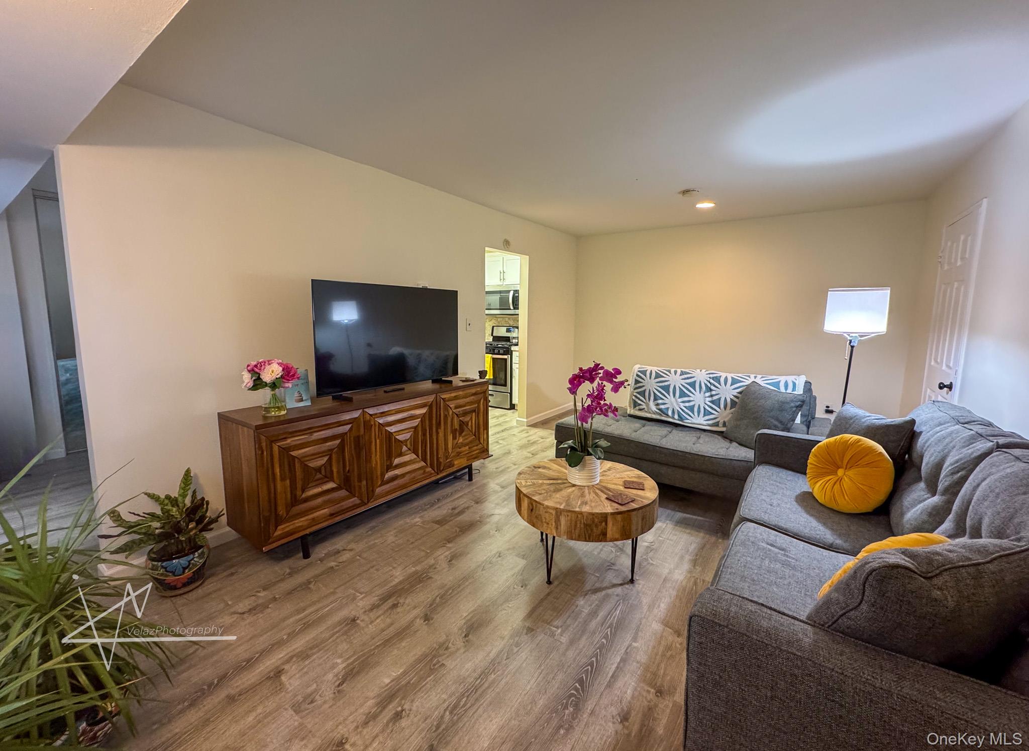 #8 photo, 37 El Camino Court, サフォーク郡 Coram , NY 11727