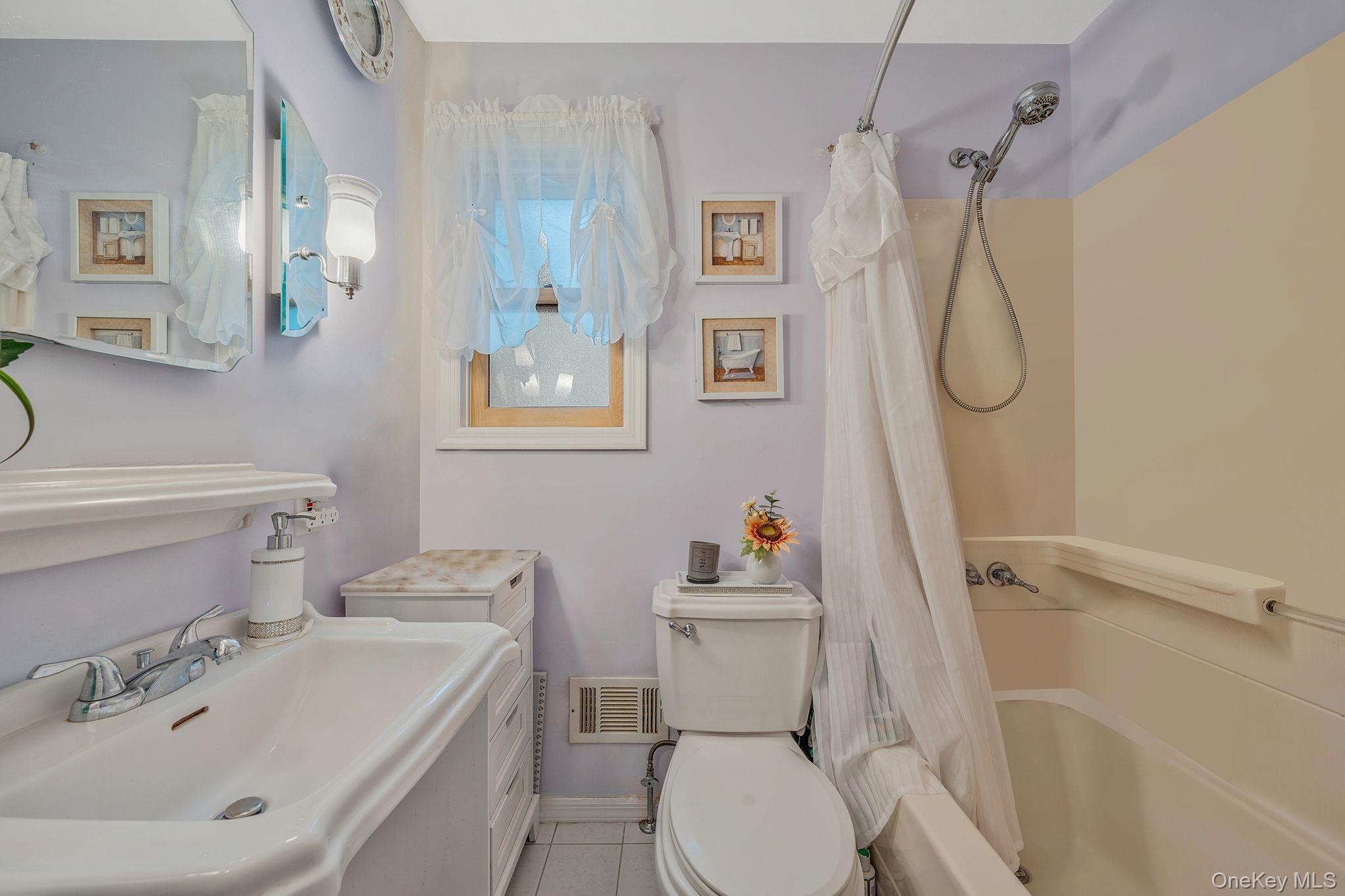 #14 photo, 14 West Drive, Bay Shore , NY 11706