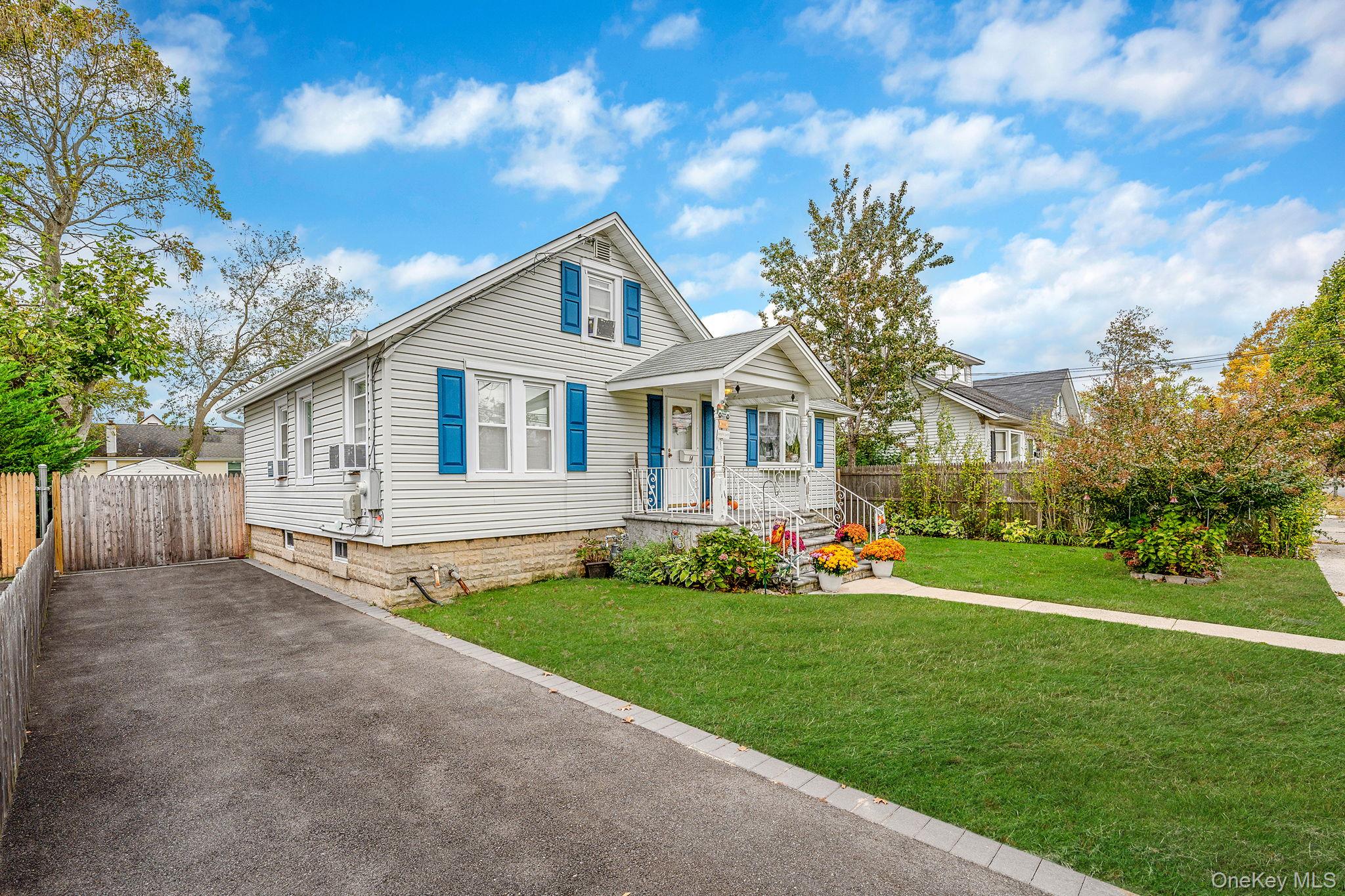 #15 photo, 14 West Drive, Bay Shore , NY 11706