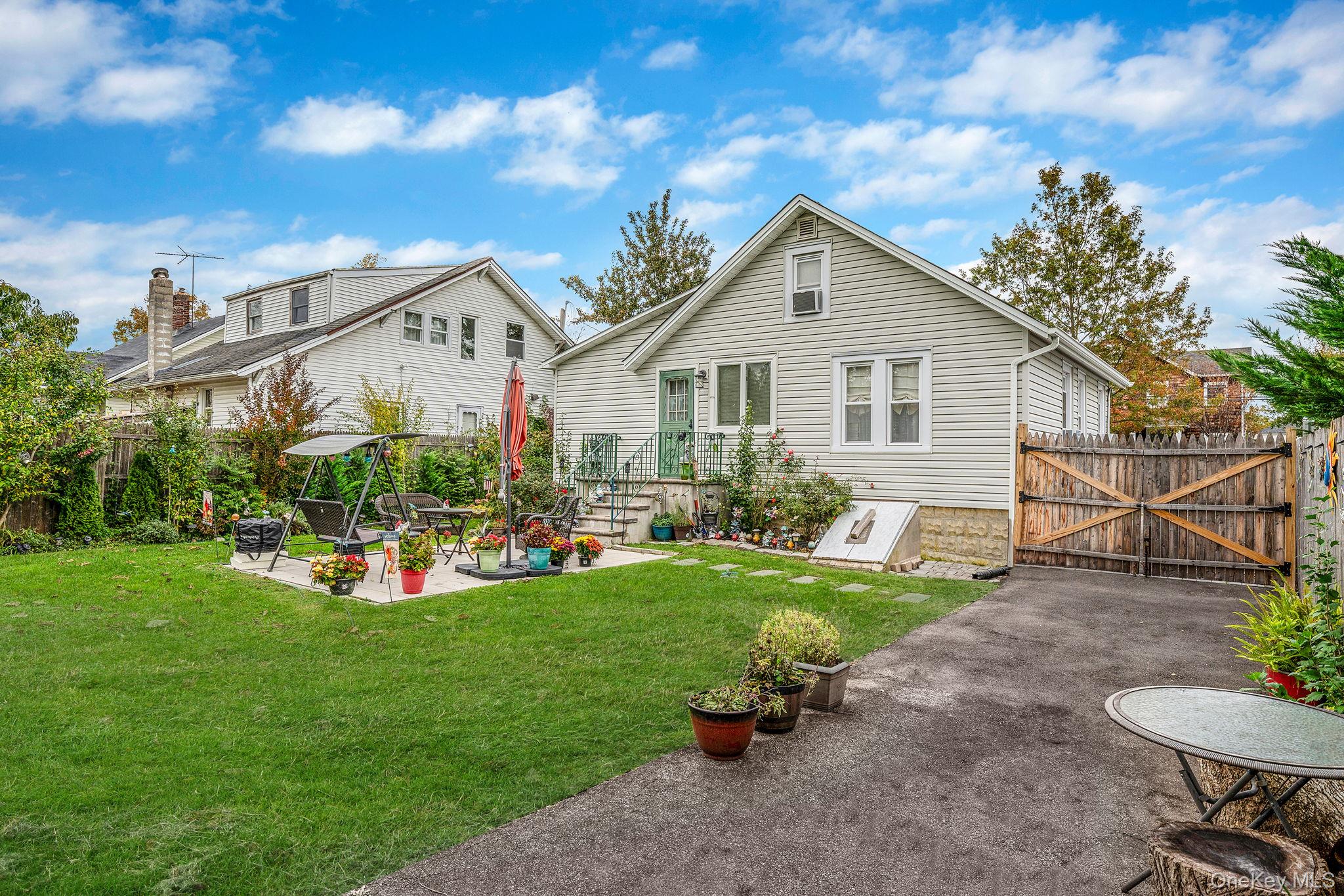 #17 photo, 14 West Drive, Bay Shore , NY 11706