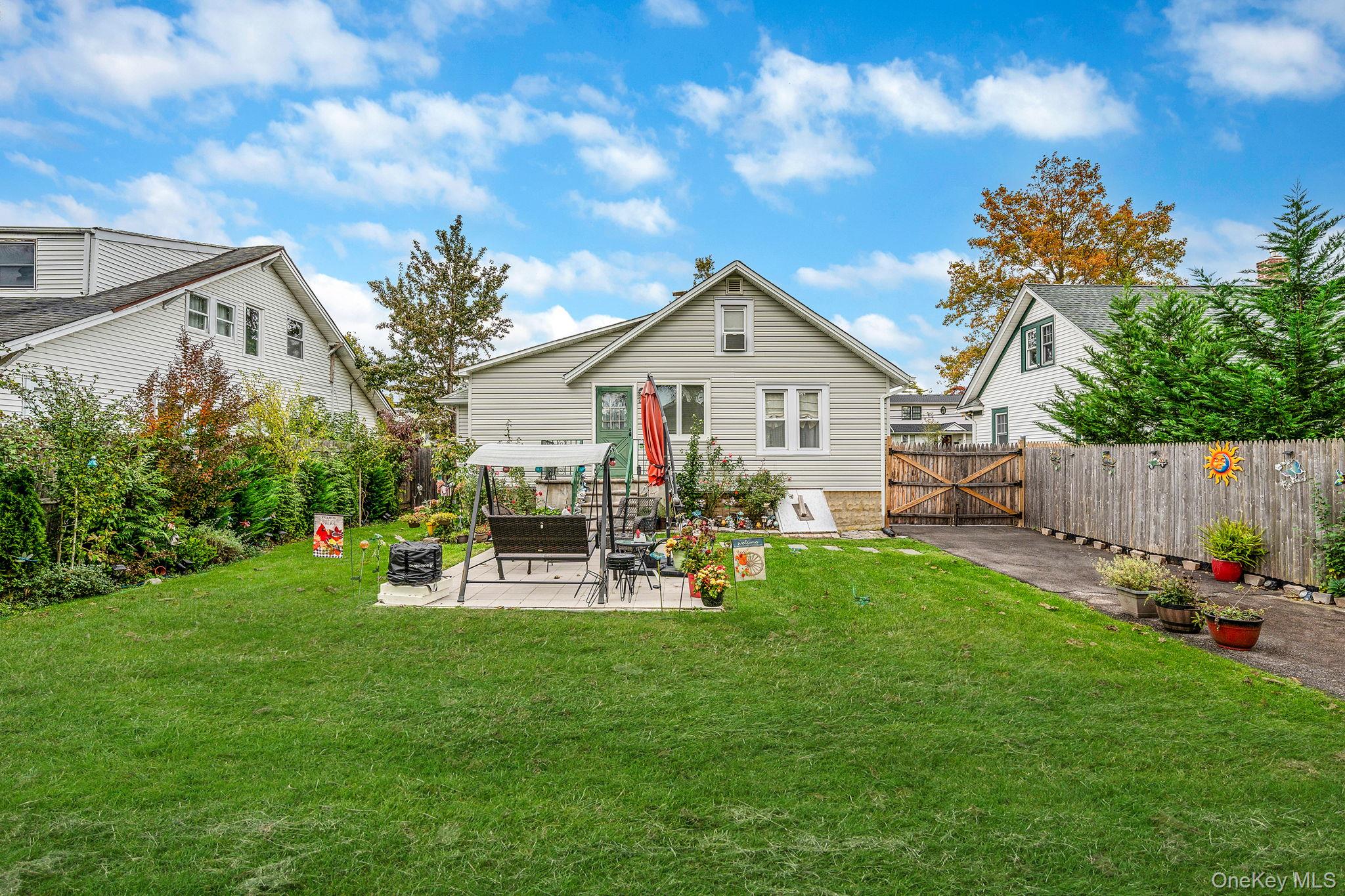 #18 photo, 14 West Drive, Bay Shore , NY 11706