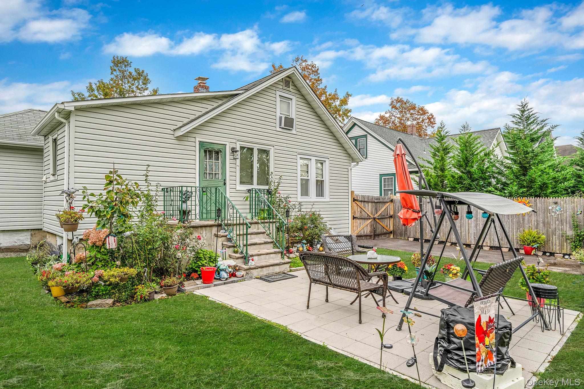 #20 photo, 14 West Drive, Bay Shore , NY 11706