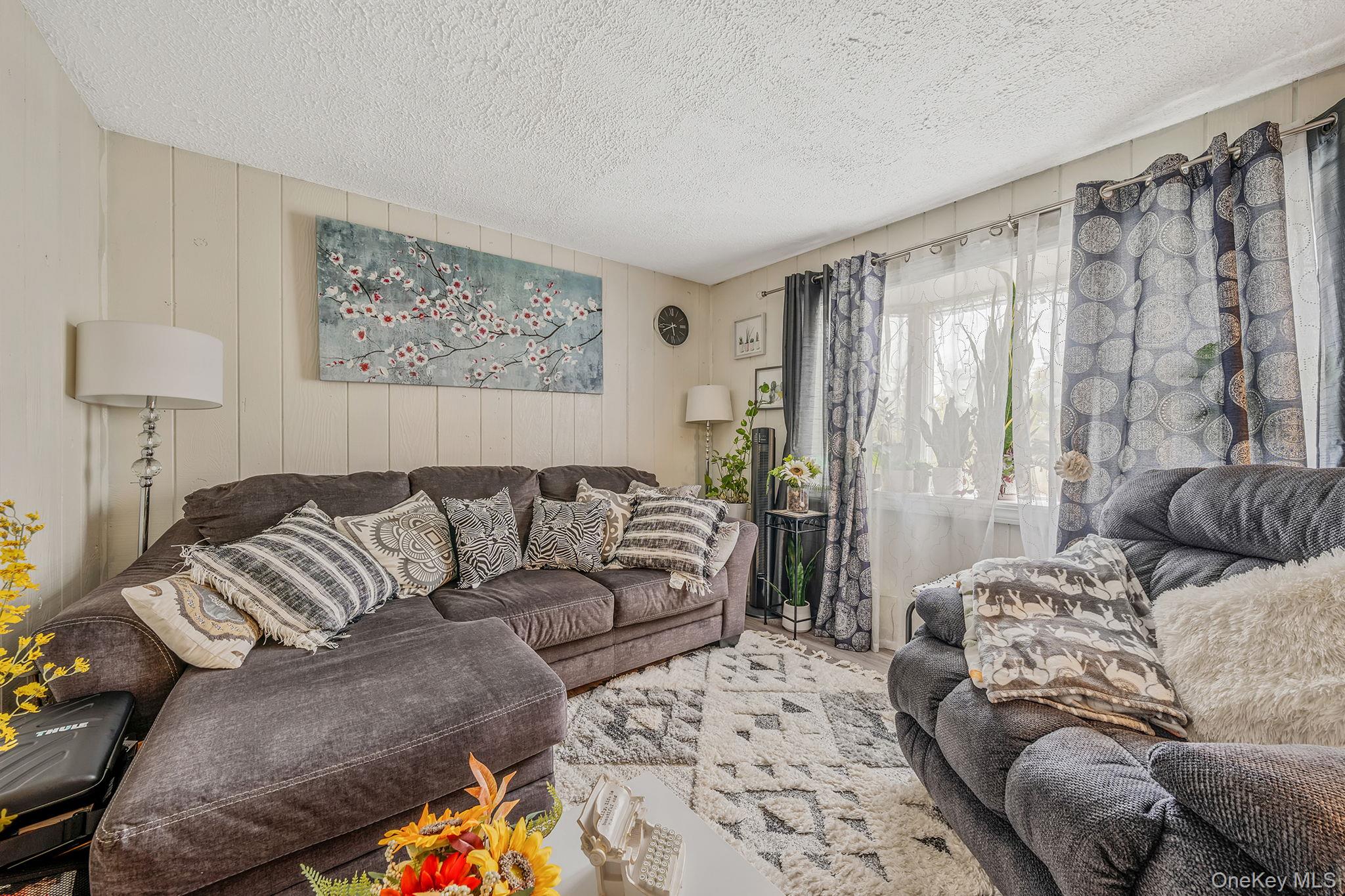 #6 photo, 14 West Drive, Bay Shore , NY 11706