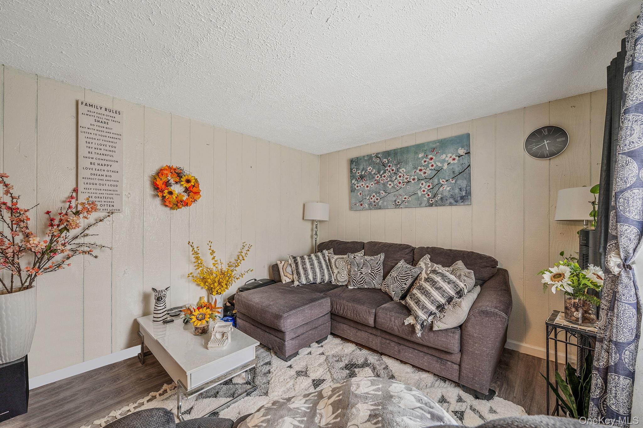 #7 photo, 14 West Drive, Bay Shore , NY 11706